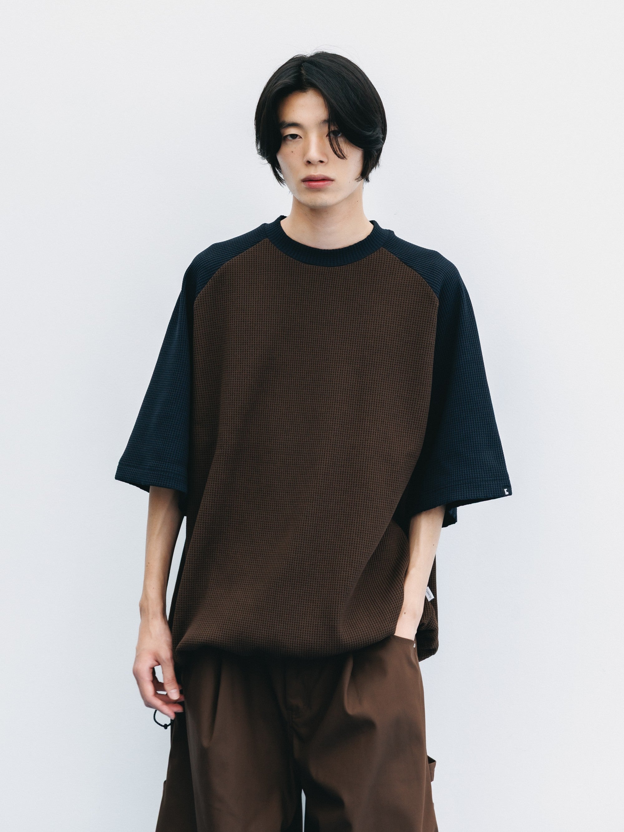 【6.3 WED 20:00- IN STOCK】CITY LIGHT THERMAL RAGLAN S/S T-SHIRT WITH DRAWSTRINGS (BROWN×BLACK)