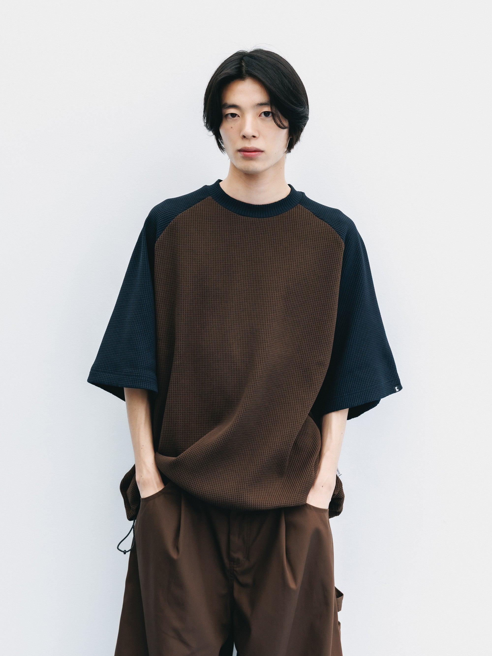 【6.3 WED 20:00- IN STOCK】CITY LIGHT THERMAL RAGLAN S/S T-SHIRT WITH DRAWSTRINGS (BROWN×BLACK)