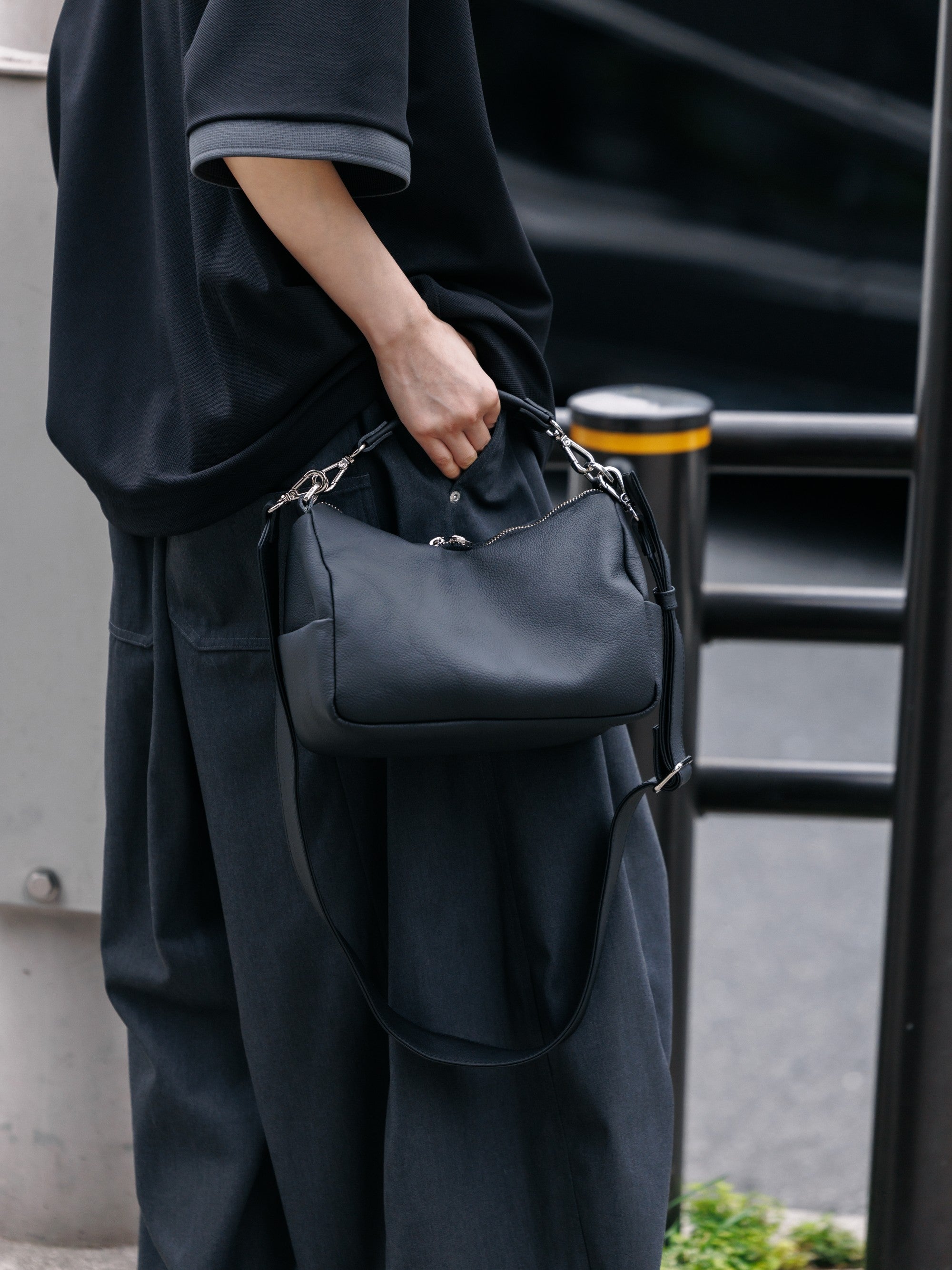【8.15 SAT 20:00- IN STOCK】GRAIN LEATHER DAYOFF BAG MINI (BLACK)