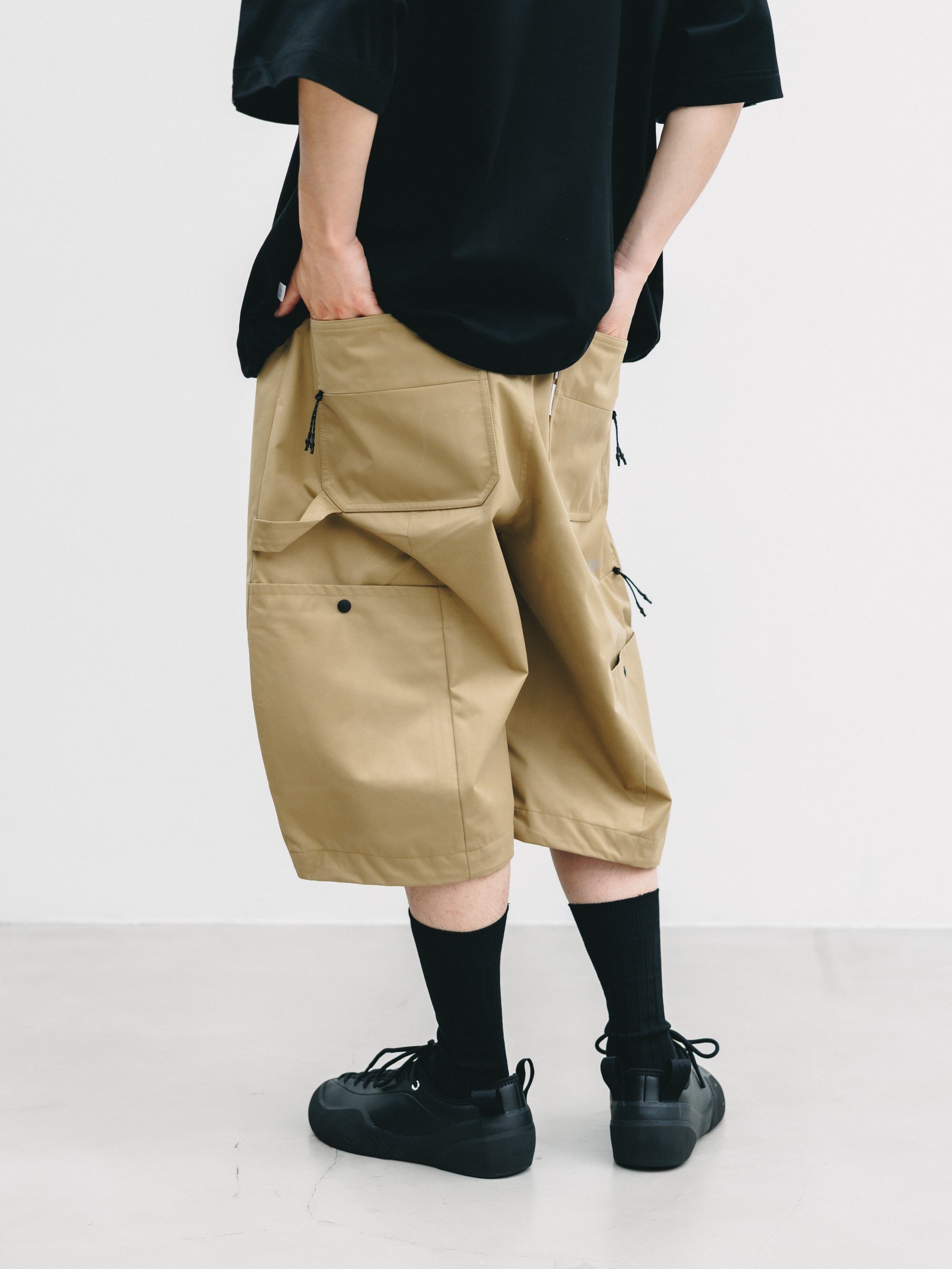 【7.8 WED 20:00- IN STOCK】+PHENIX WINDSTOPPER® BY GORE-TEX LABS TWILL CITY MASSIVE UTILITY HALF PANTS (CAMEL BEIGE)