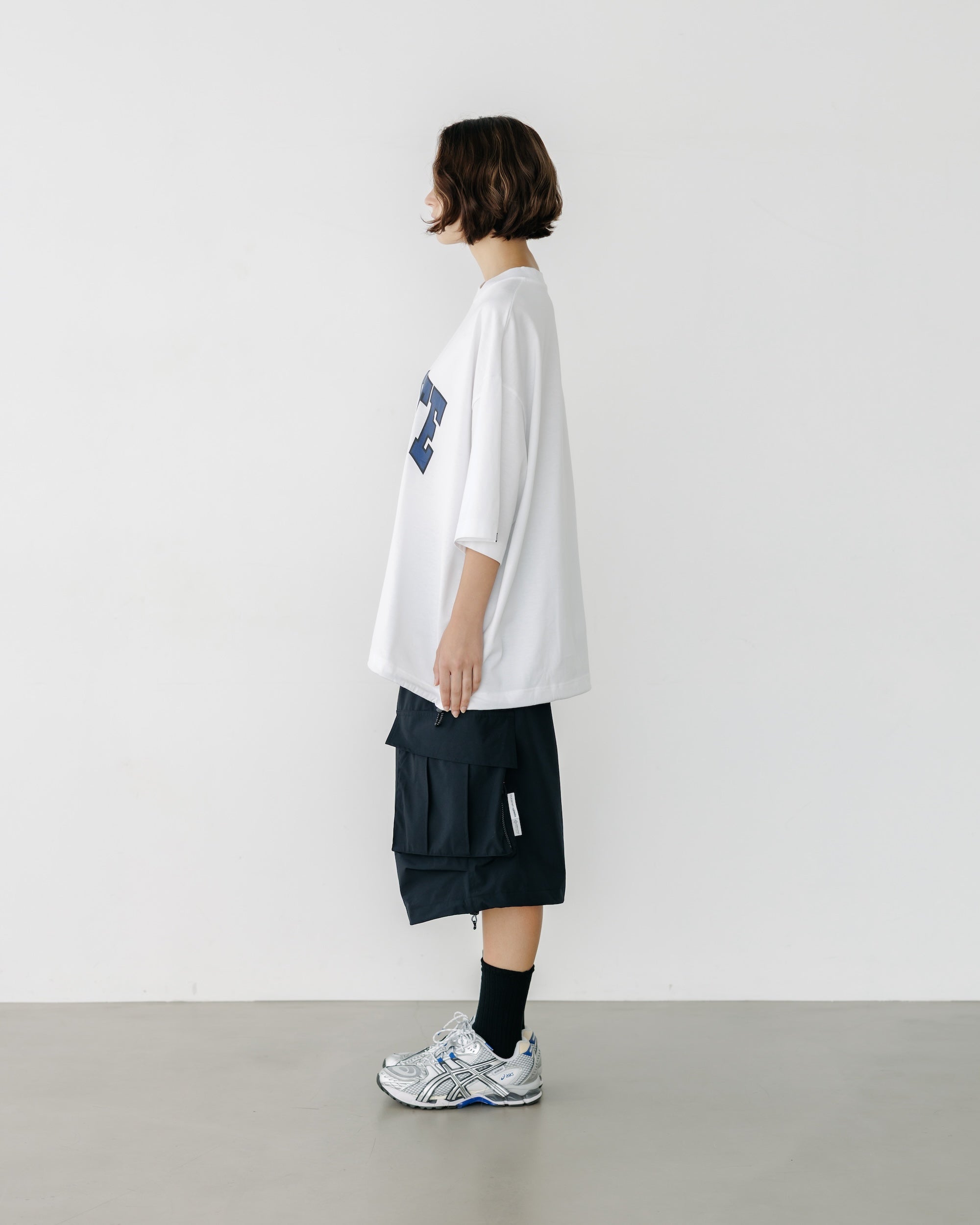 COLLEGE LOGO PRINT MASSIVE T-SHIRT WITH DRAWSTRINGS (WHITE)