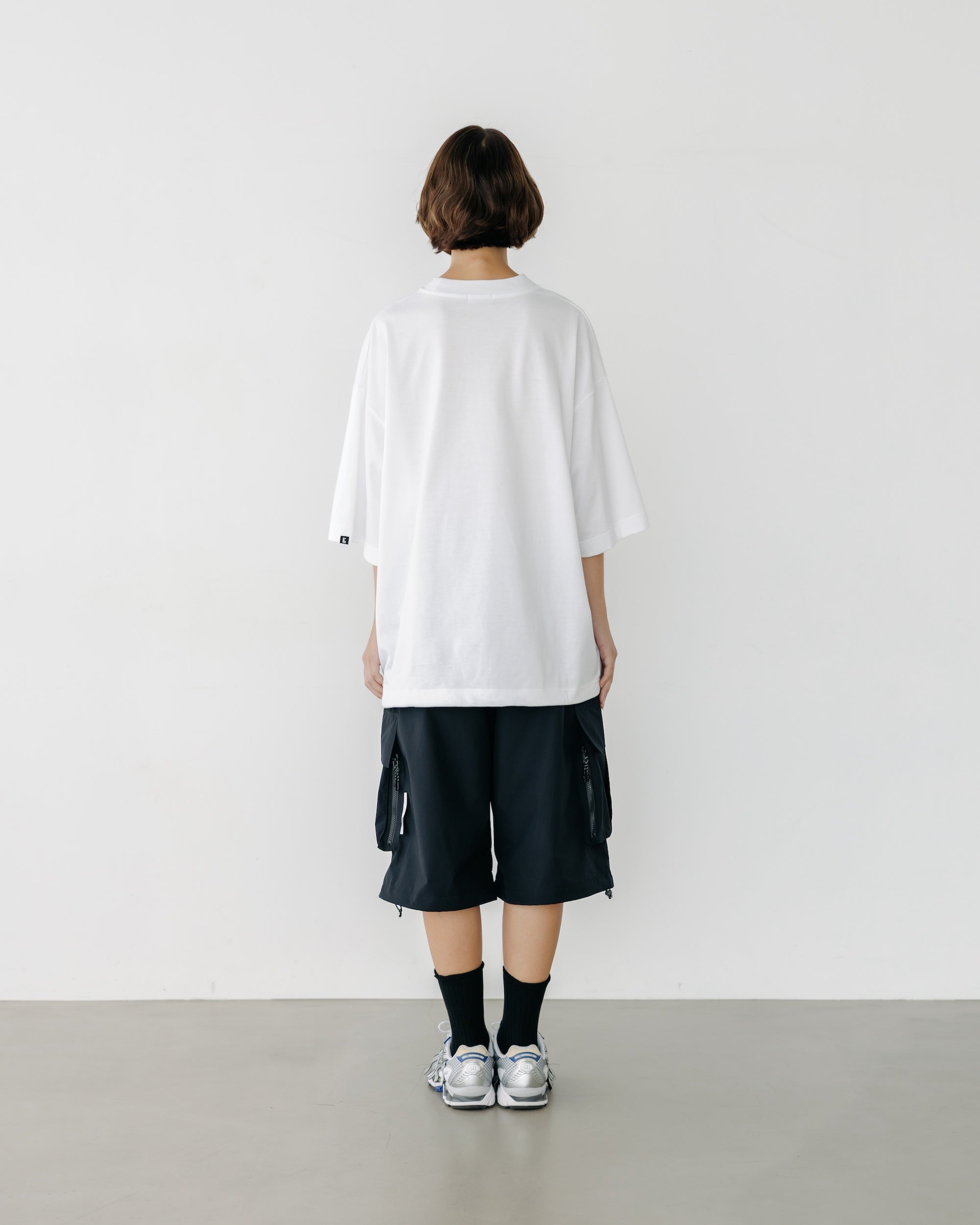 COLLEGE LOGO PRINT MASSIVE T-SHIRT WITH DRAWSTRINGS (WHITE)