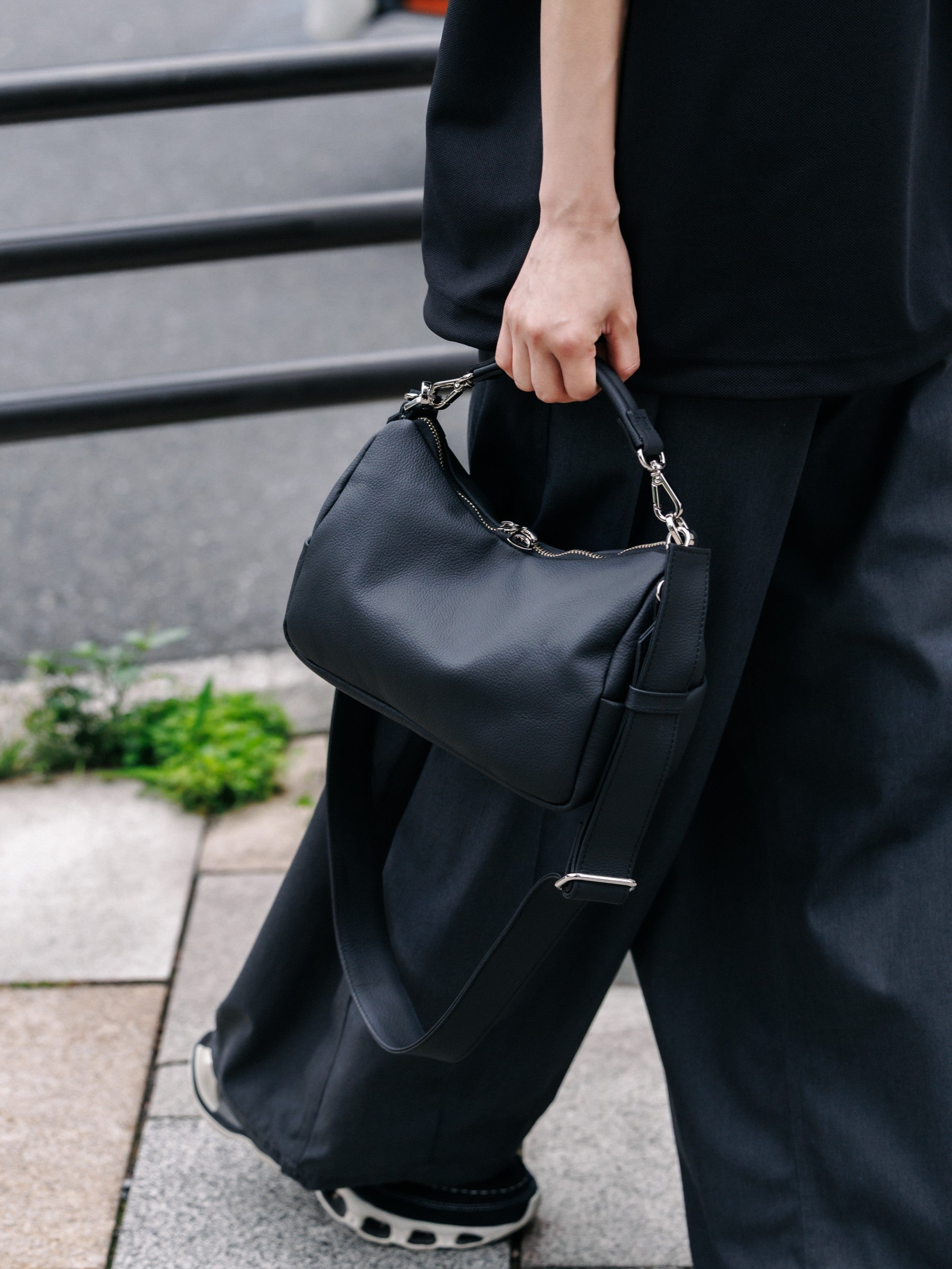 【8.15 SAT 20:00- IN STOCK】GRAIN LEATHER DAYOFF BAG MINI (BLACK)