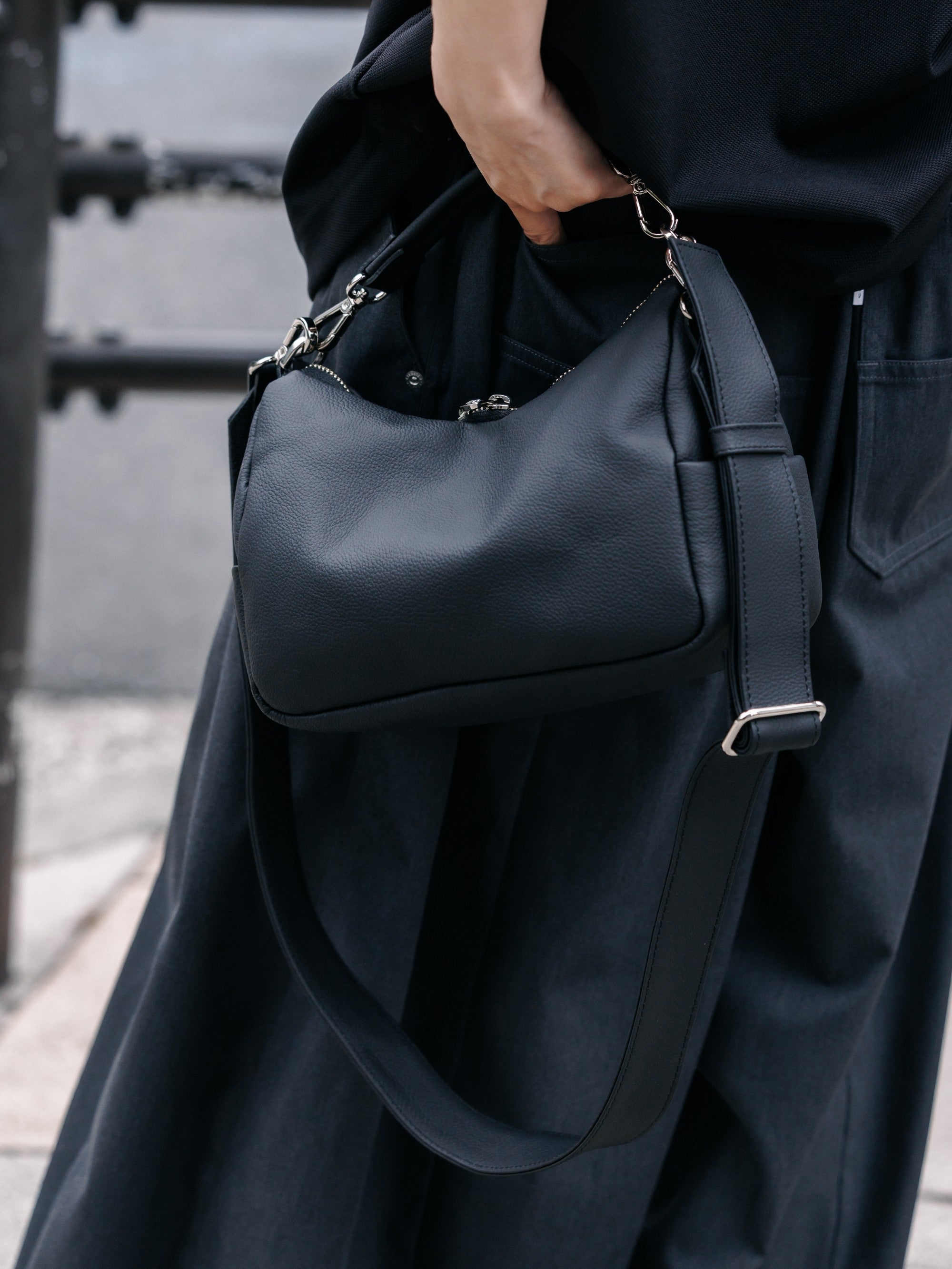 【8.15 SAT 20:00- IN STOCK】GRAIN LEATHER DAYOFF BAG MINI (BLACK)