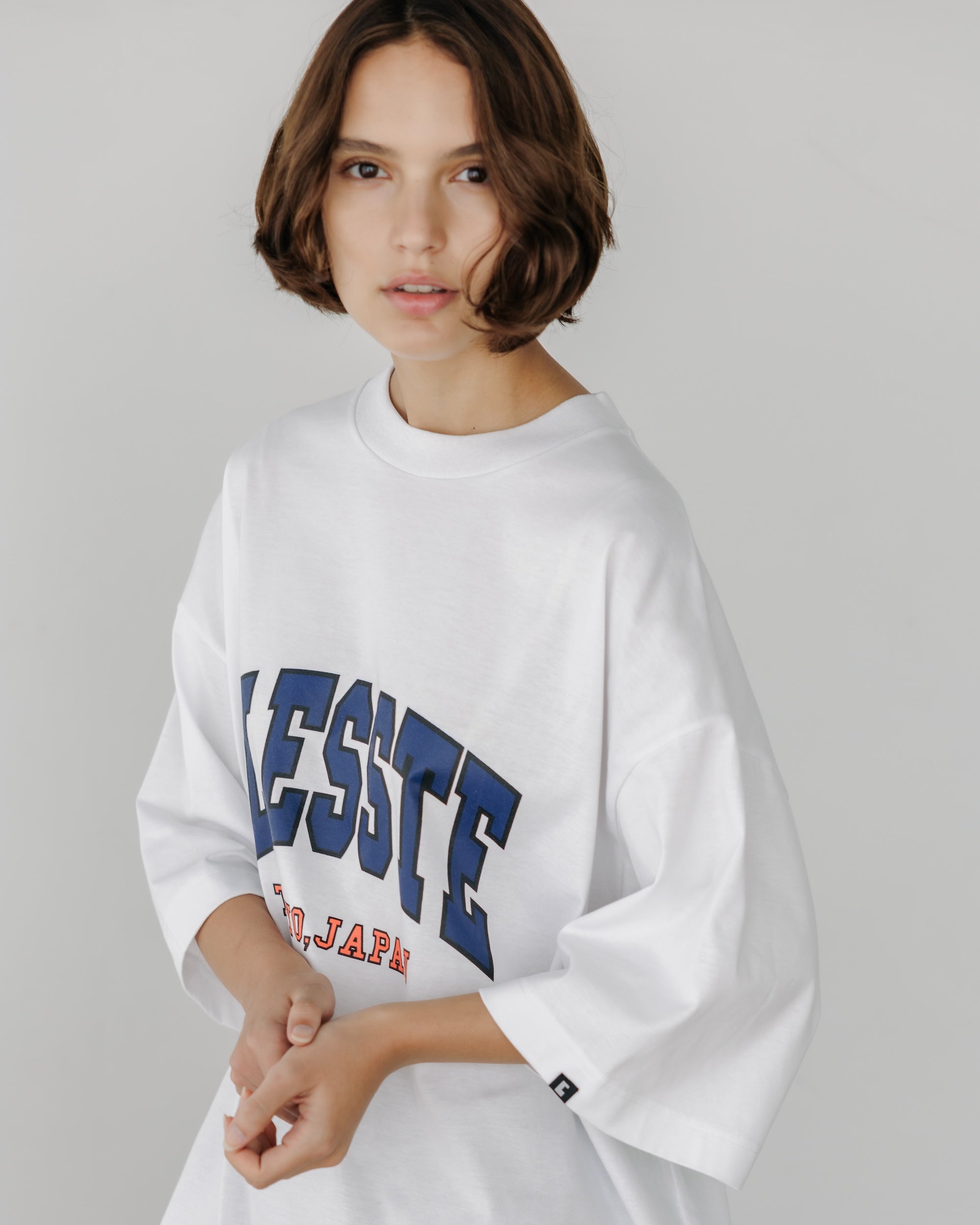 COLLEGE LOGO PRINT MASSIVE T-SHIRT WITH DRAWSTRINGS (WHITE)