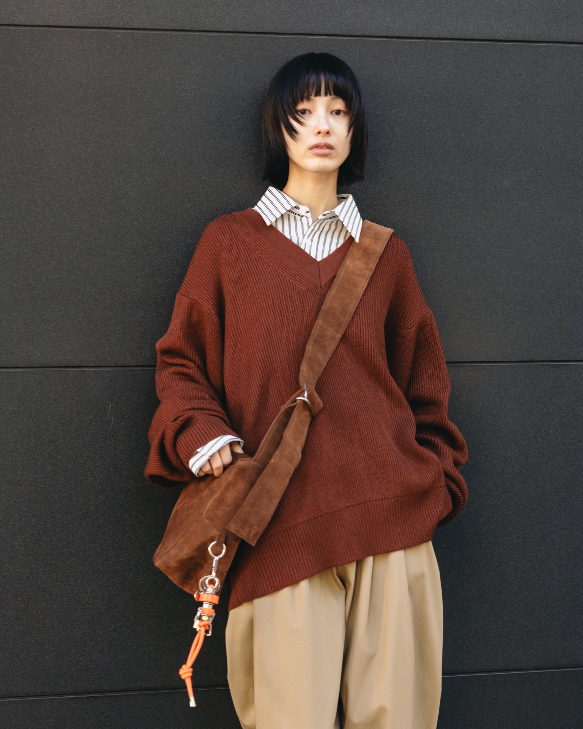 【即完】FINE WOOL V-NECK KNIT PULLOVER FINE WOOL V-NECK KNIT PULLOVER (BROWN)