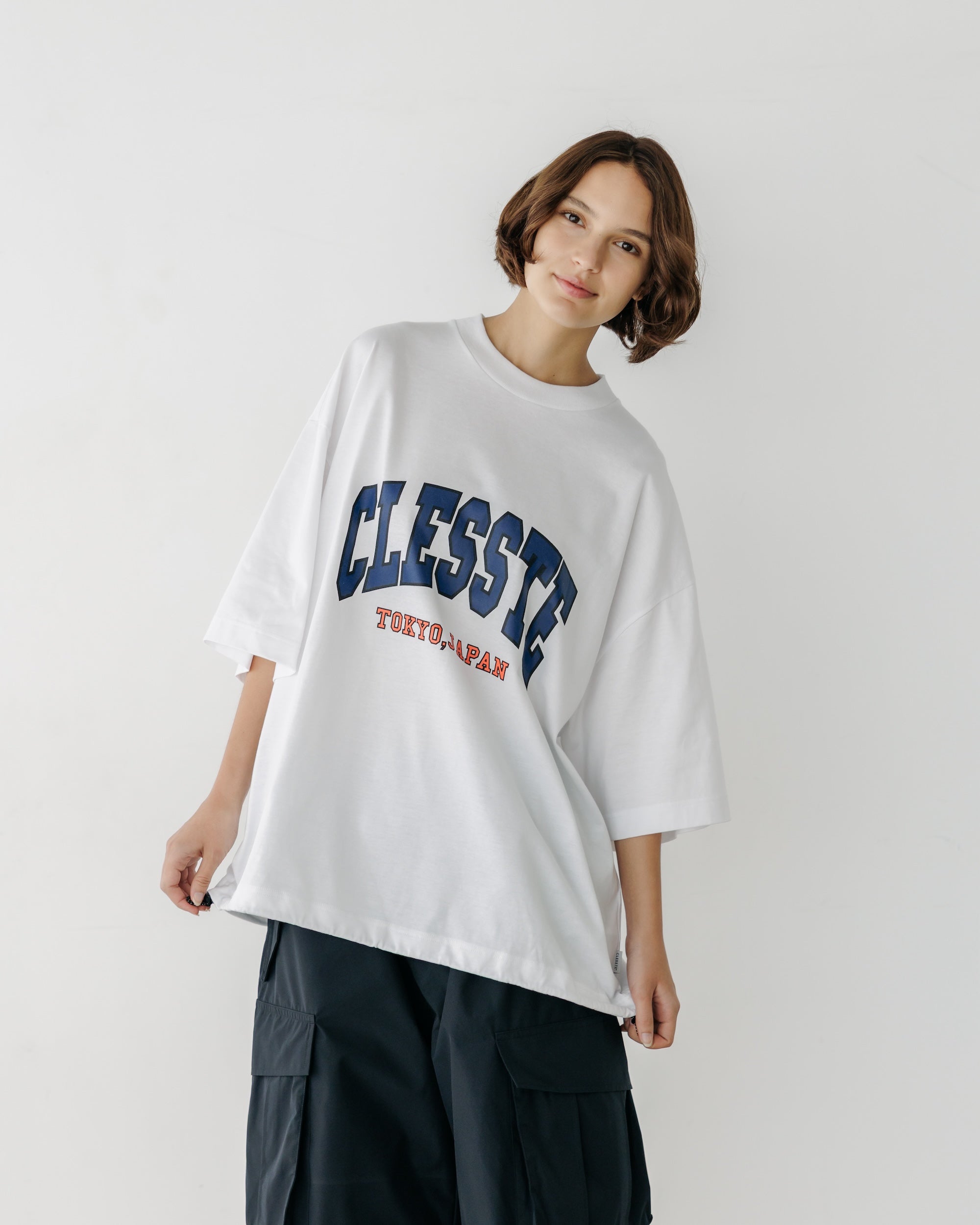 COLLEGE LOGO PRINT MASSIVE T-SHIRT WITH DRAWSTRINGS (WHITE)