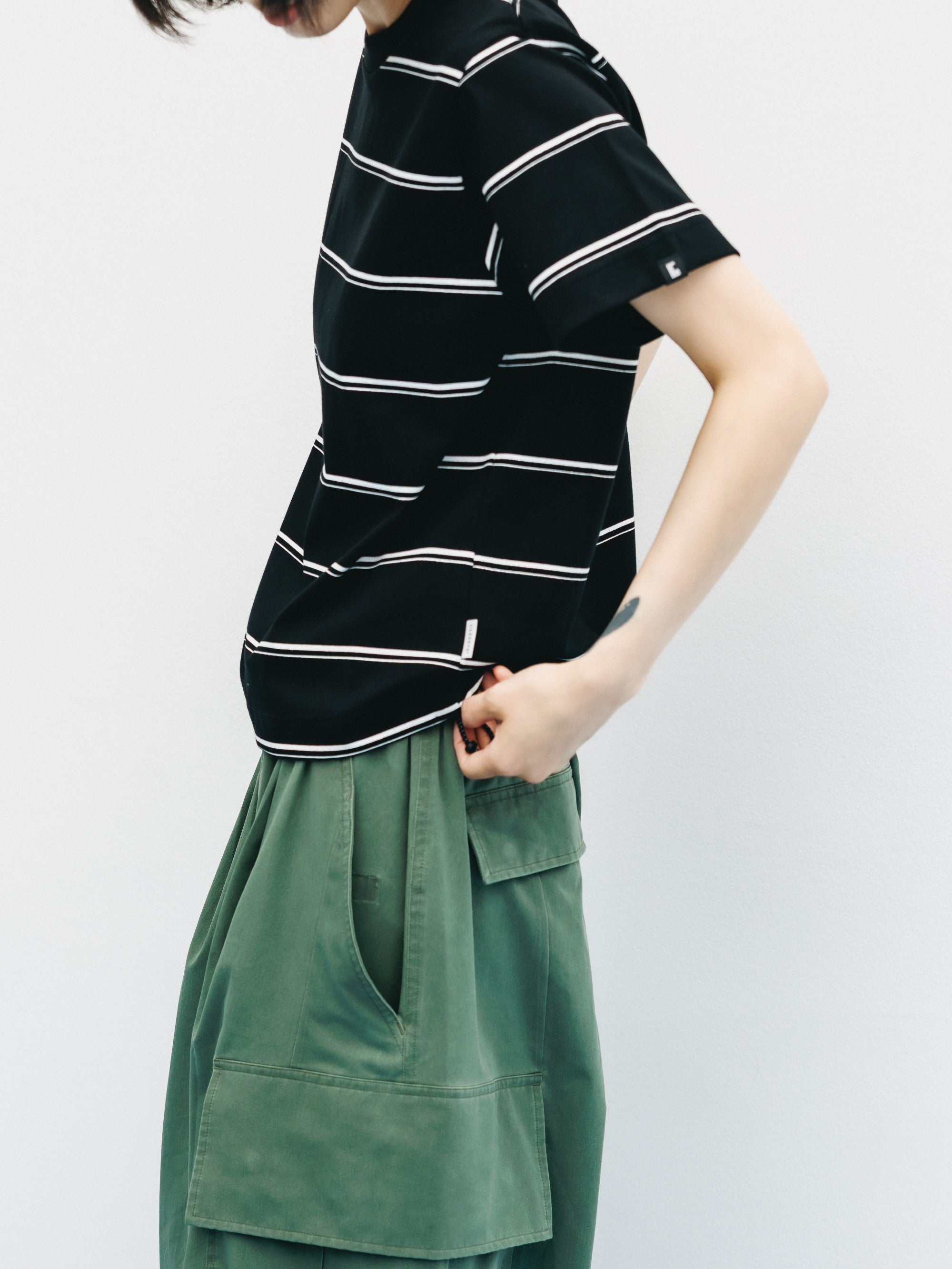 THICK THIN STRIPE S/S T-SHIRT WITH DRAWSTRINGS (BLACK)