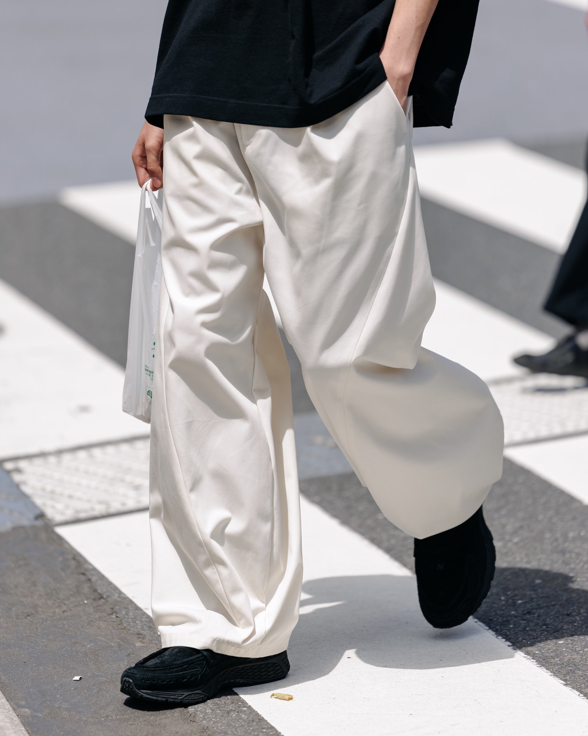 【5.17 SAT 20:00- IN STOCK】MASSIVE TWISTED PANTS (IVORY)
