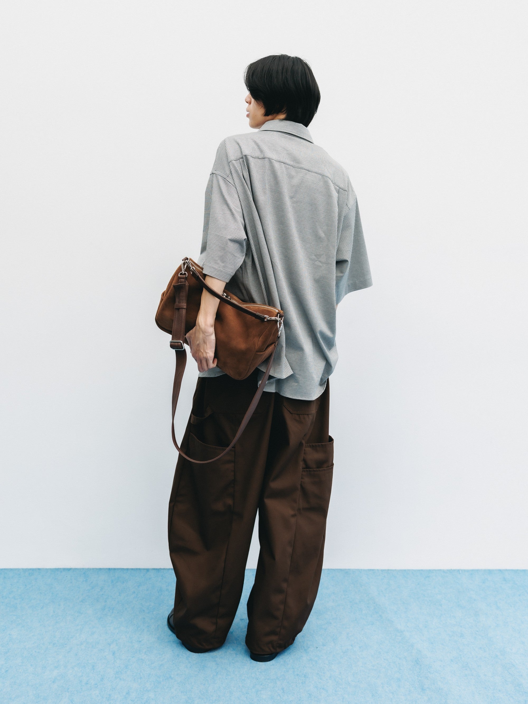 5.27 WED 20:00- IN STOCK】SUEDE DAYOFF BAG (BROWN)