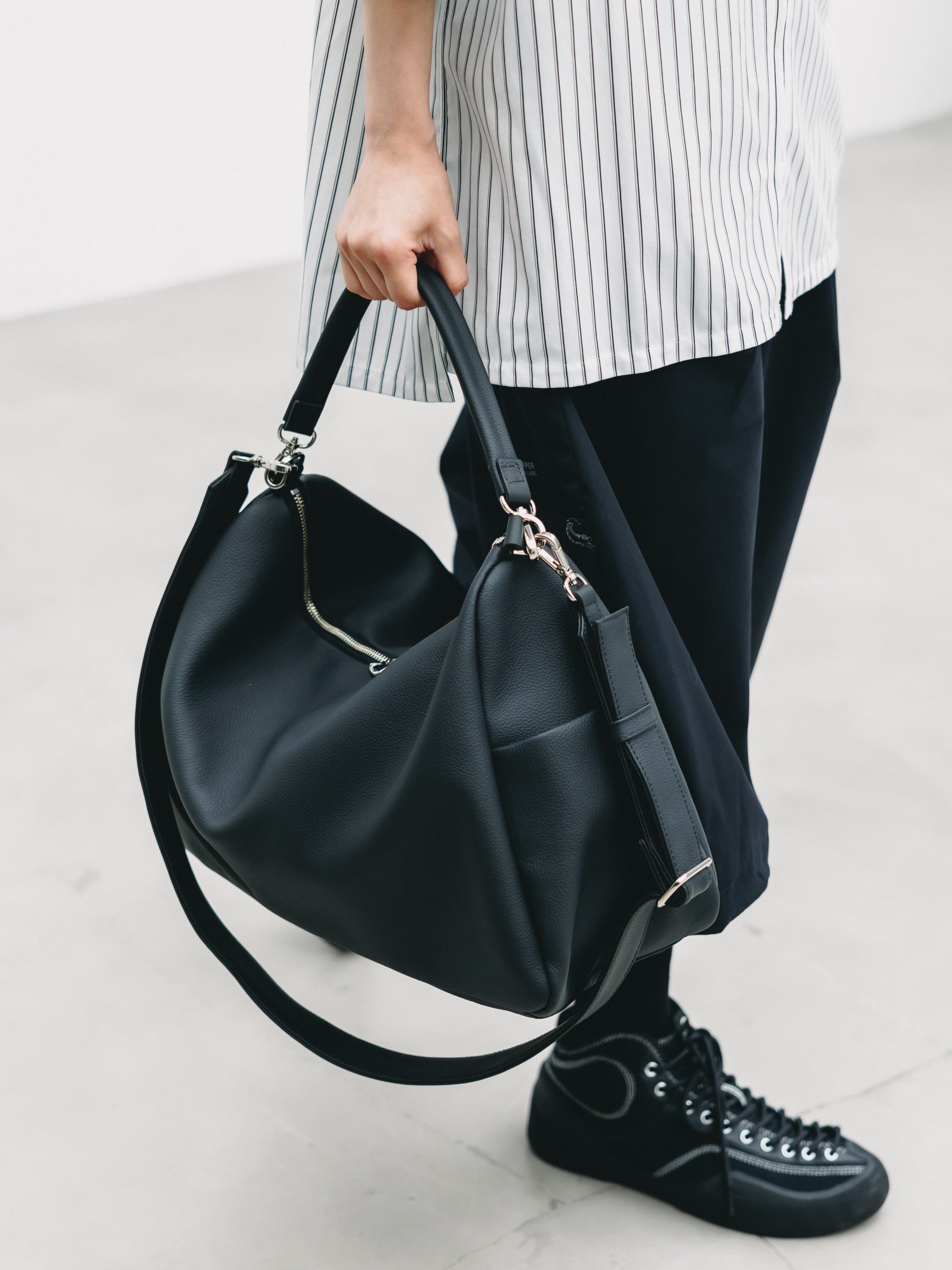 【8.15 SAT 20:00- IN STOCK】GRAIN LEATHER DAYOFF BAG LARGE