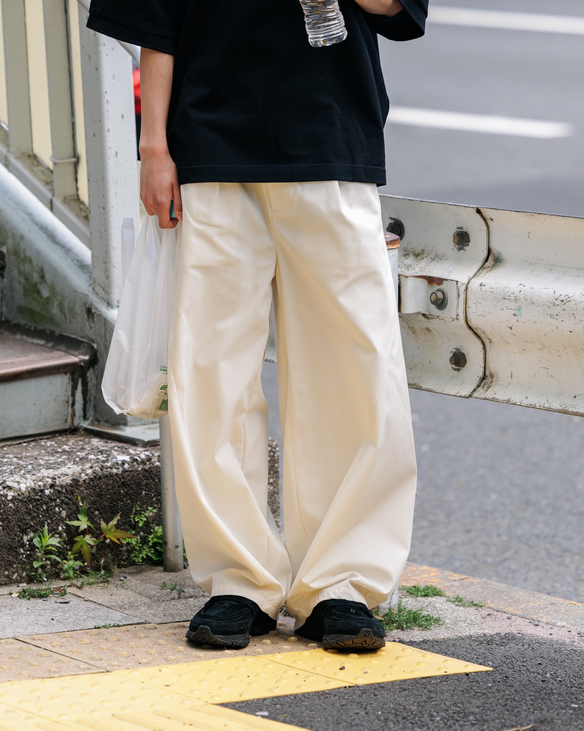 【5.17 SAT 20:00- IN STOCK】MASSIVE TWISTED PANTS (IVORY)