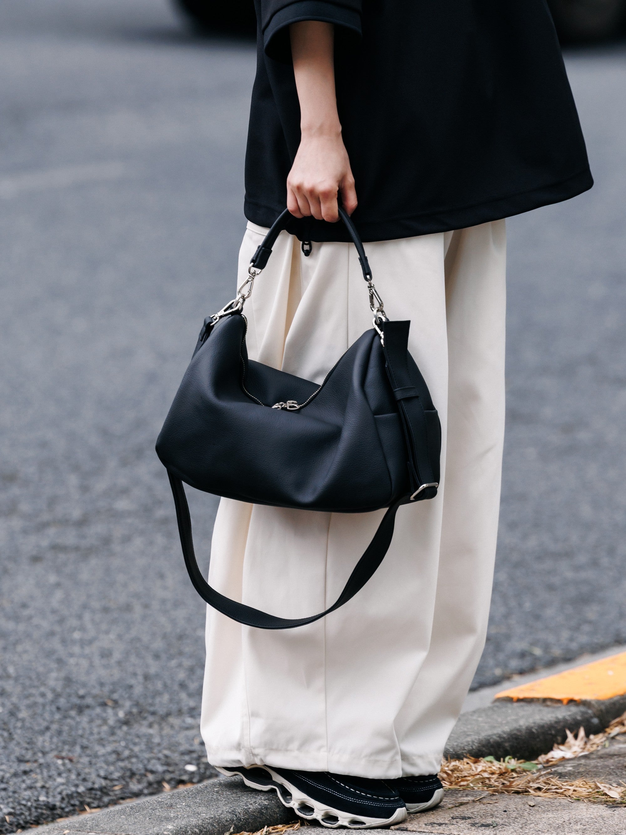 【8.15 SAT 20:00- IN STOCK】GRAIN LEATHER DAYOFF BAG (BLACK)