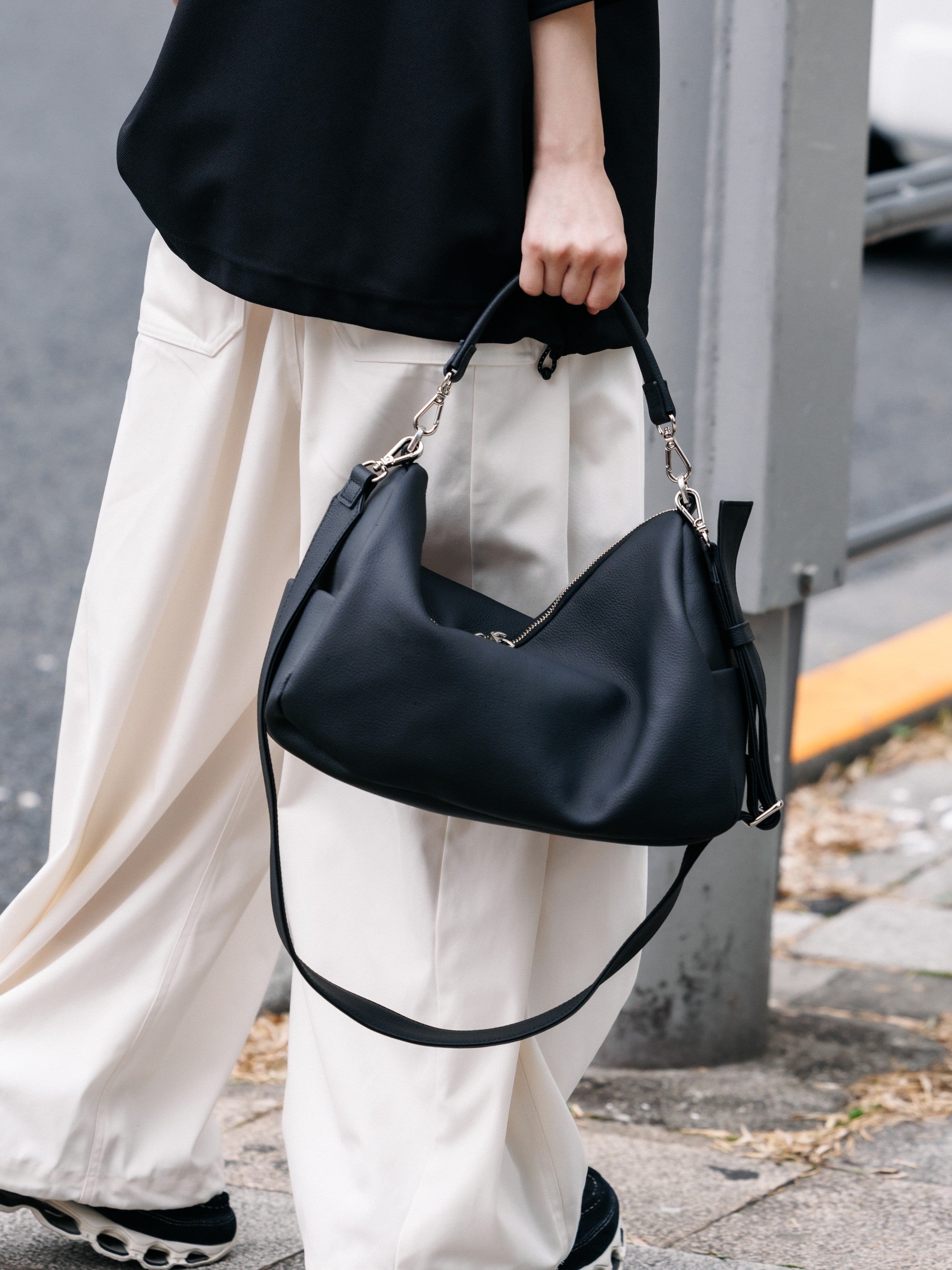 【8.15 SAT 20:00- IN STOCK】GRAIN LEATHER DAYOFF BAG (BLACK)