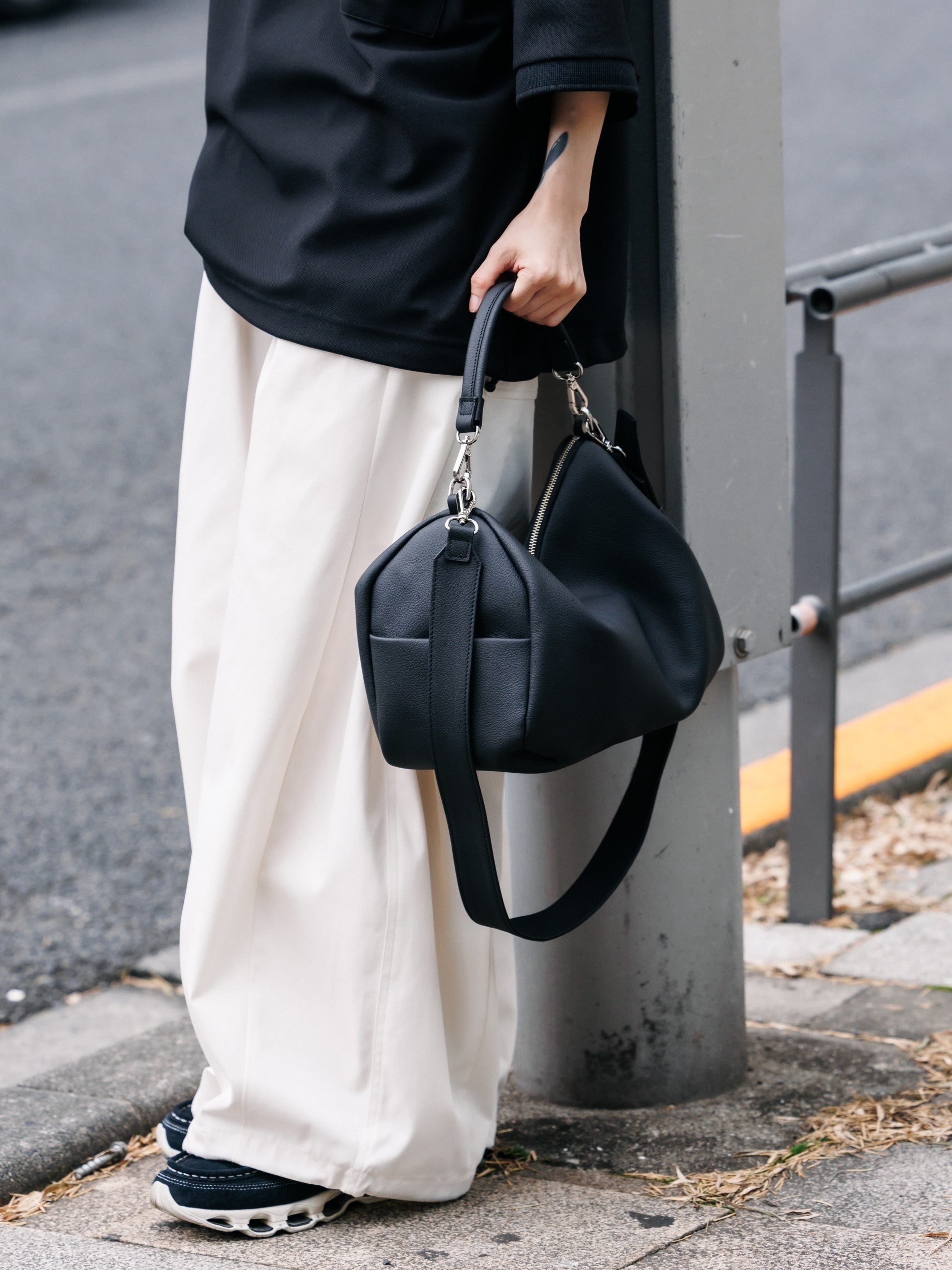 【8.15 SAT 20:00- IN STOCK】GRAIN LEATHER DAYOFF BAG (BLACK)