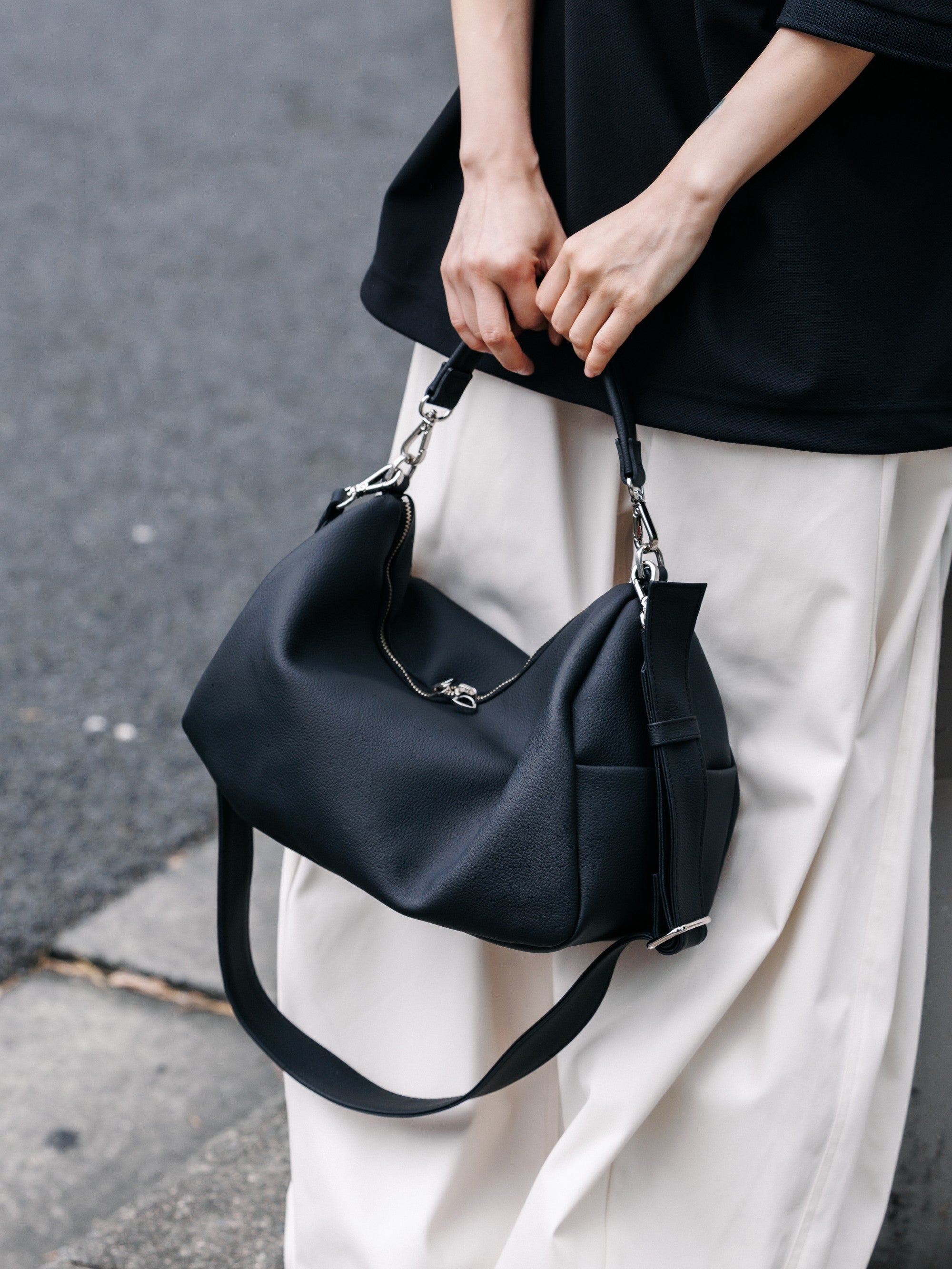 【8.15 SAT 20:00- IN STOCK】GRAIN LEATHER DAYOFF BAG (BLACK)