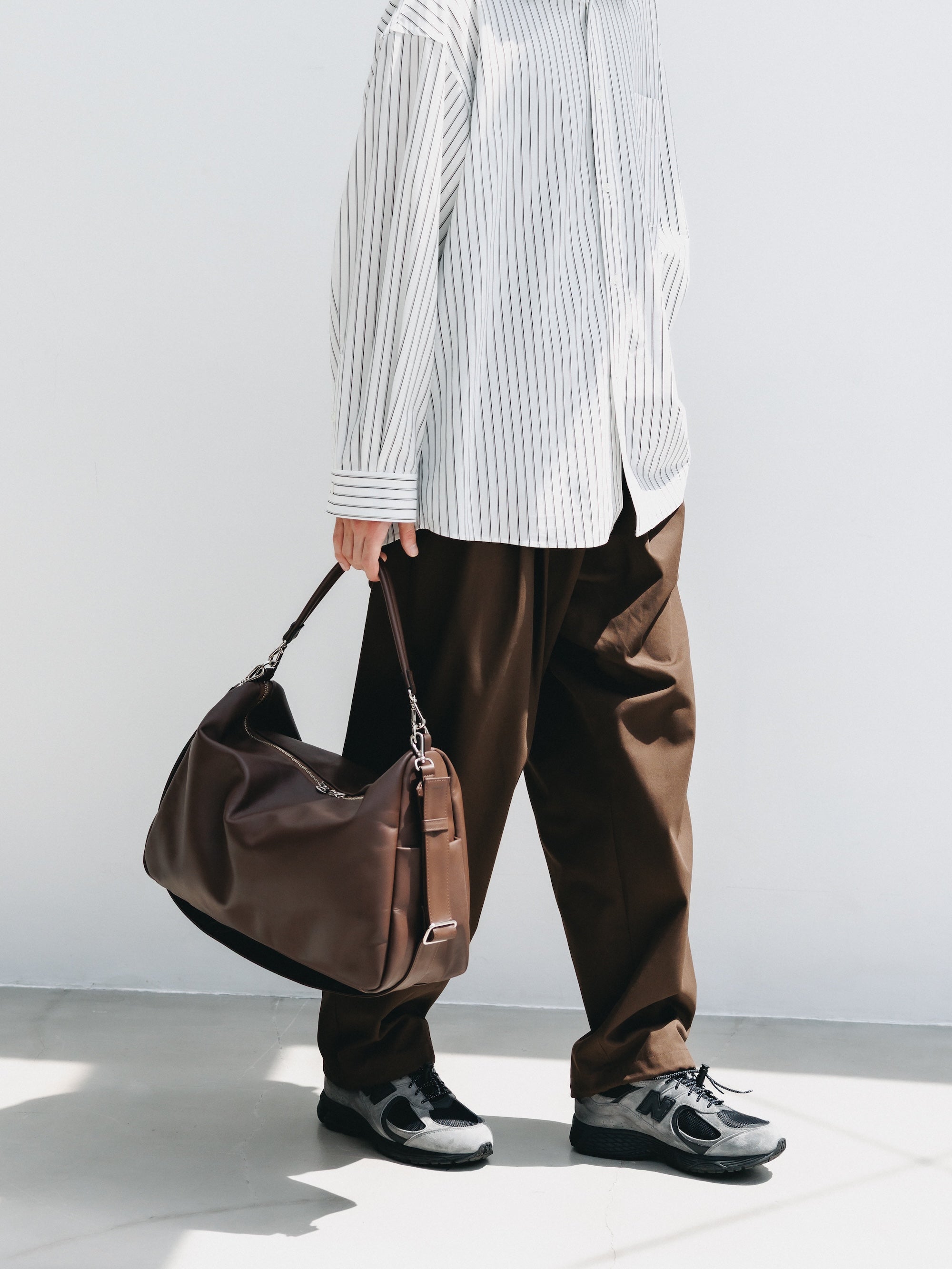 7.29 WED 20:00- IN STOCK】LEATHER DAYOFF BAG LARGE (BROWN)