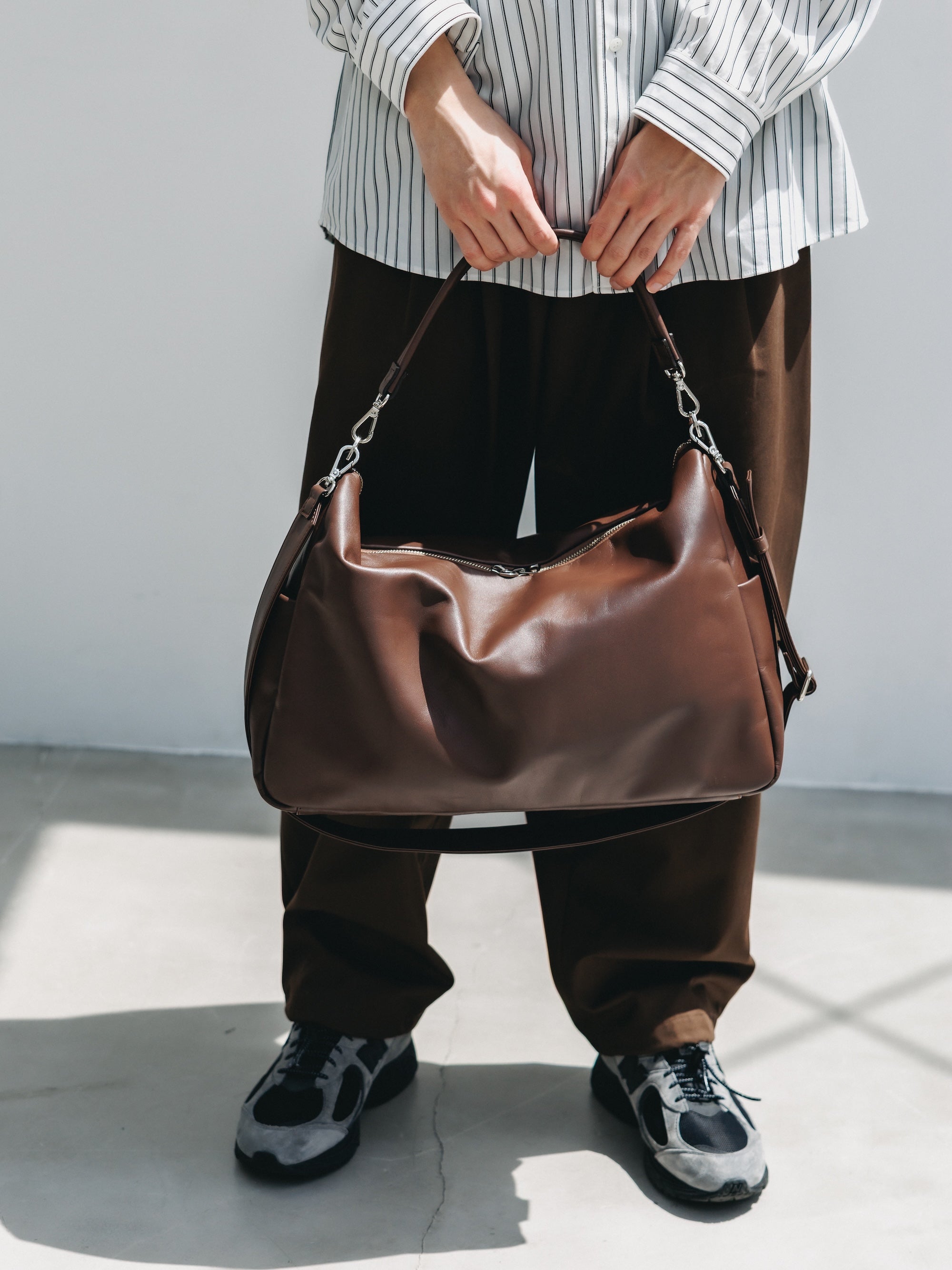 LEATHER DAYOFF BAG LARGE (BROWN)