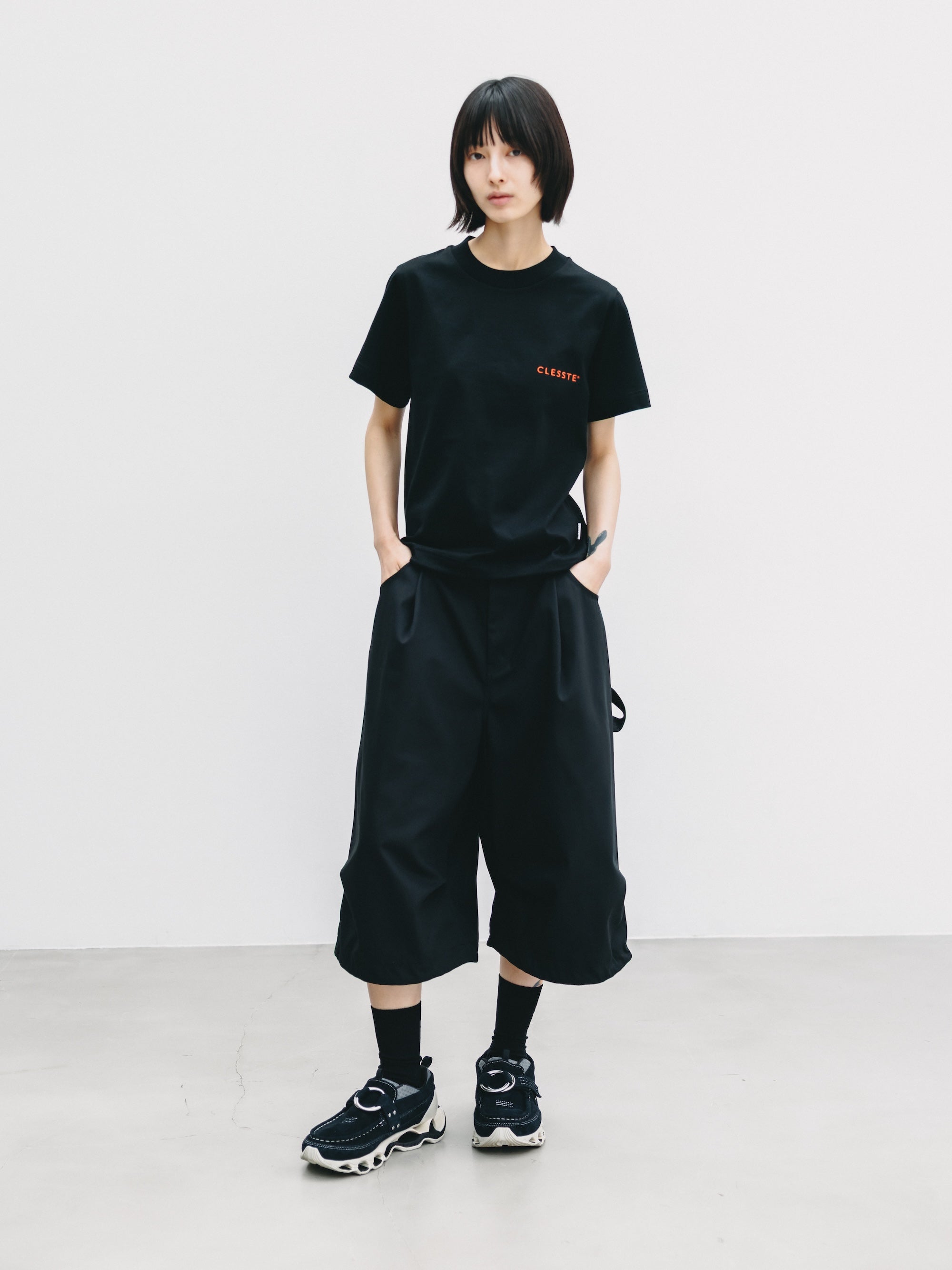 T/C GABARDINE CITY MASSIVE UTILITY CROPPED PANTS (BLACK)