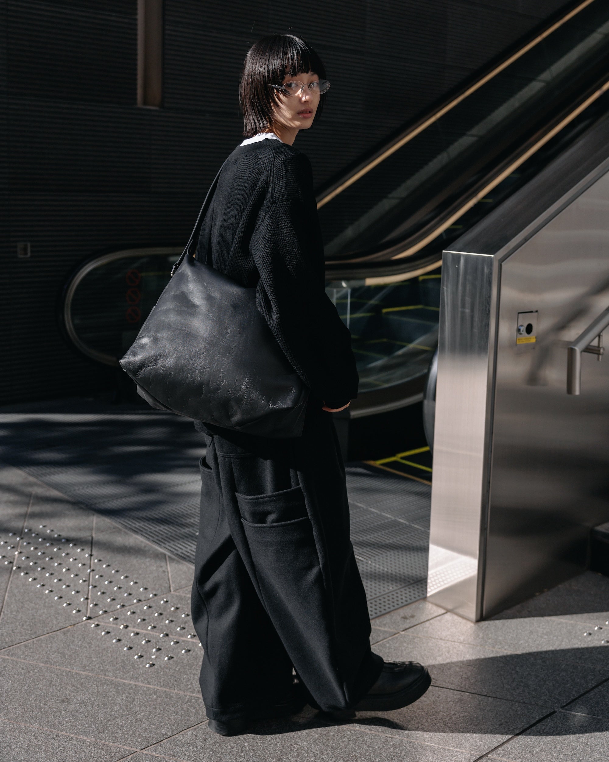 12.17 WED 20:00- IN STOCK】LEATHER NOMAD BAG