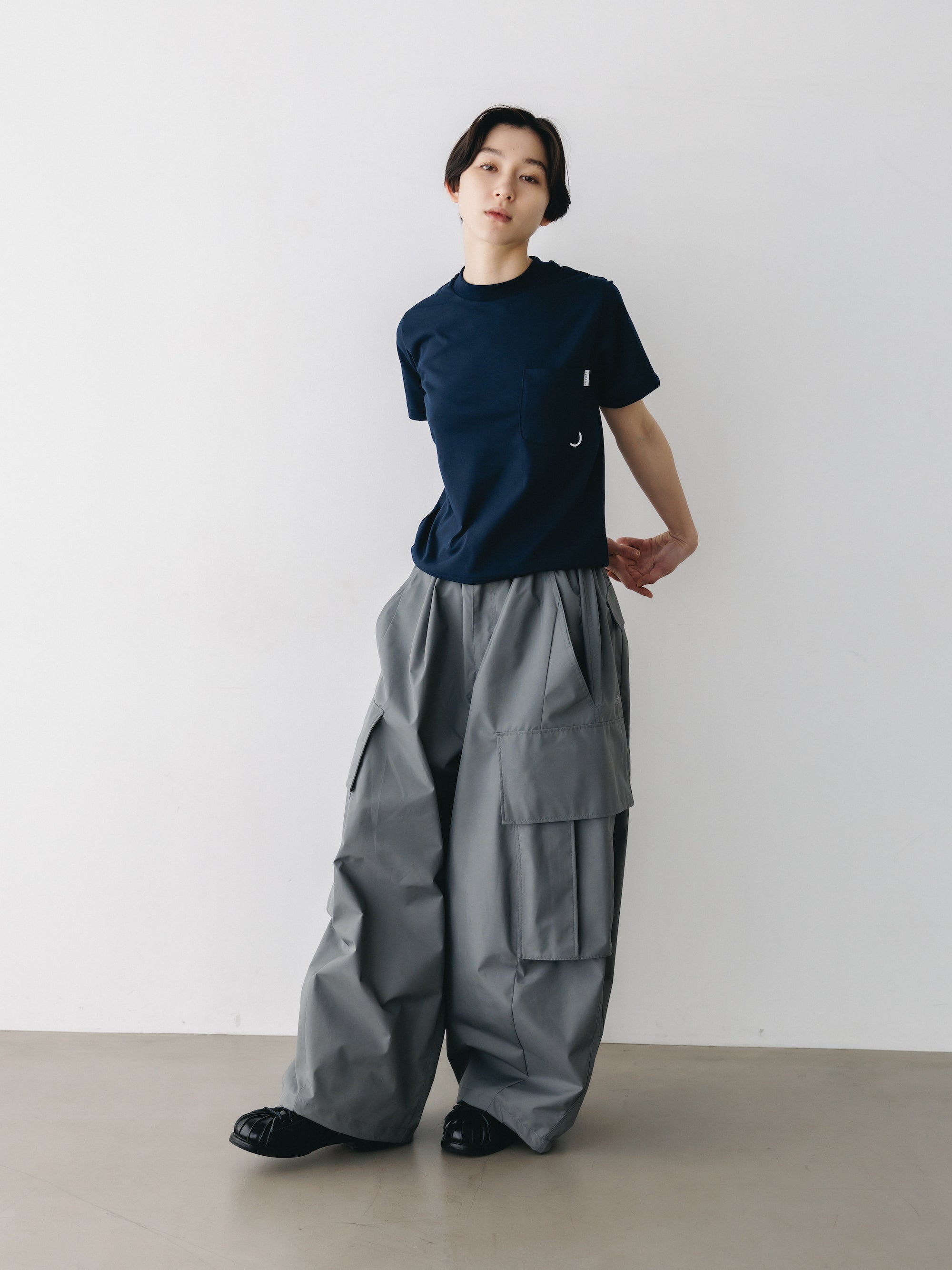 【4.29 WED 20:00- IN STOCK】TECH POCKET S/S T-SHIRT (NAVY)