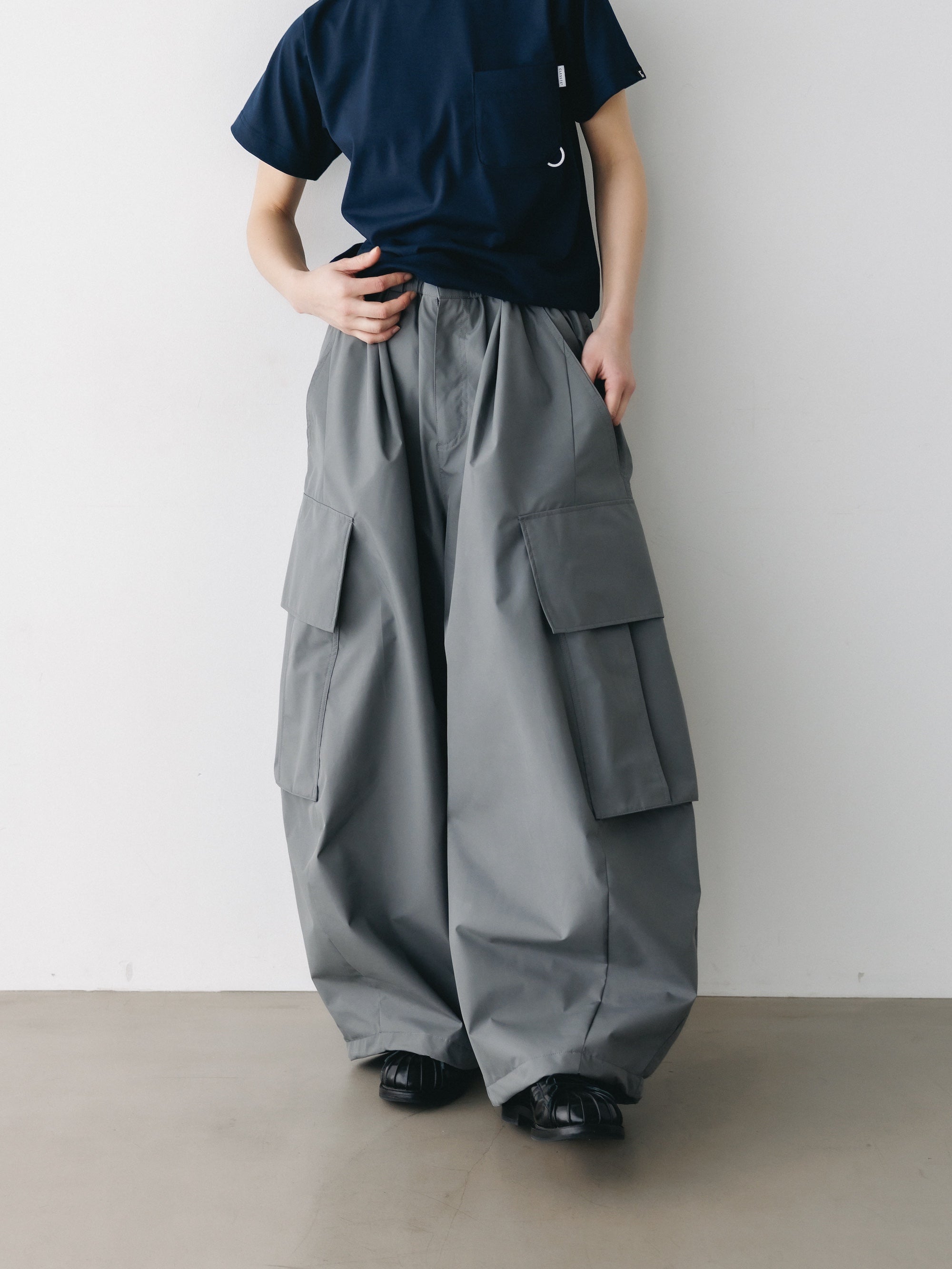 +phenix WINDSTOPPER® by GORE-TEX LABS CITY MEGA POCKET BALLOON CARGO PANTS (CHARCOAL GRAY)