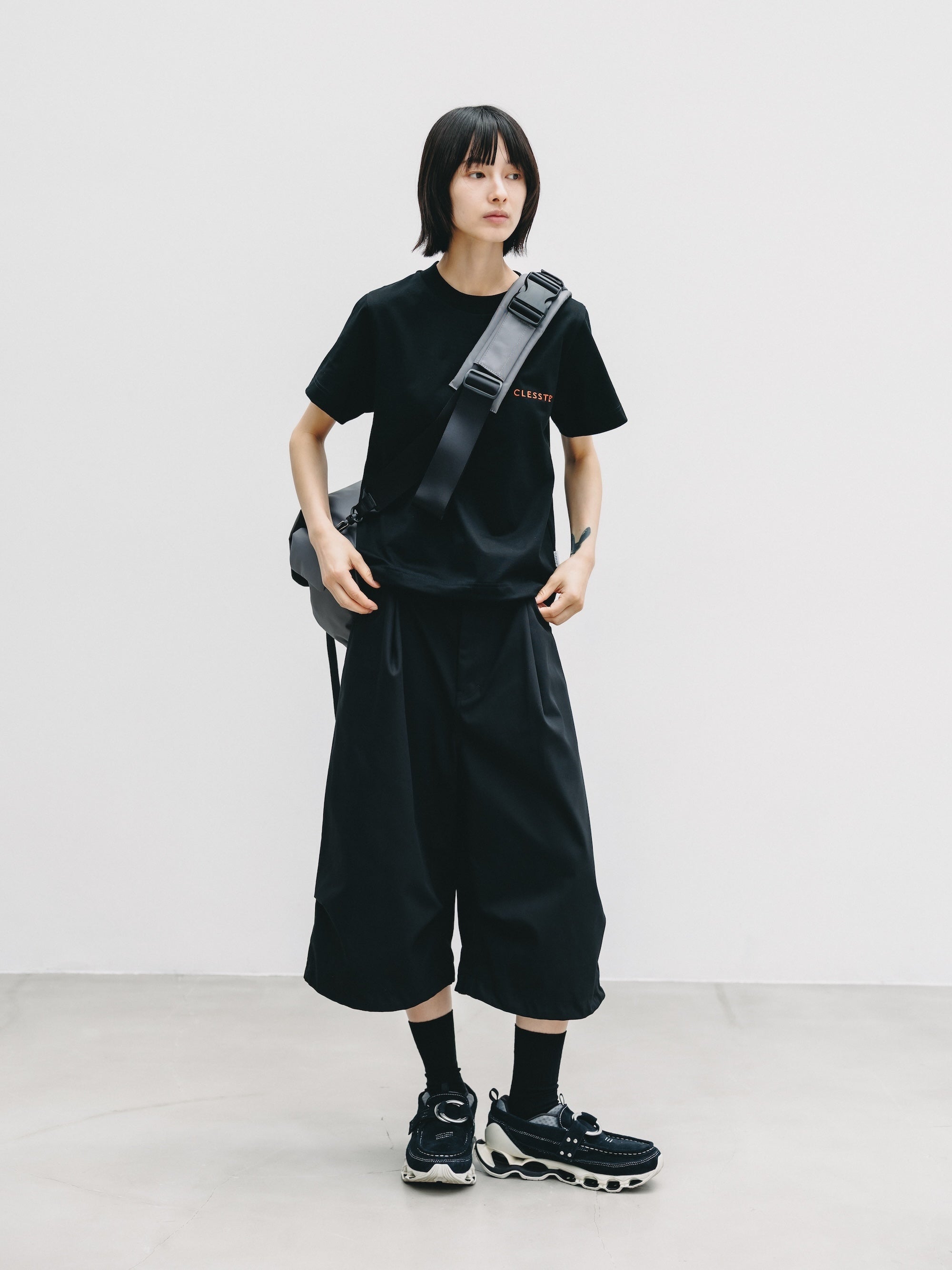 【6.13 SAT 20:00- IN STOCK】JOURNEY CROSS MESSENGER BAG (GRAY)