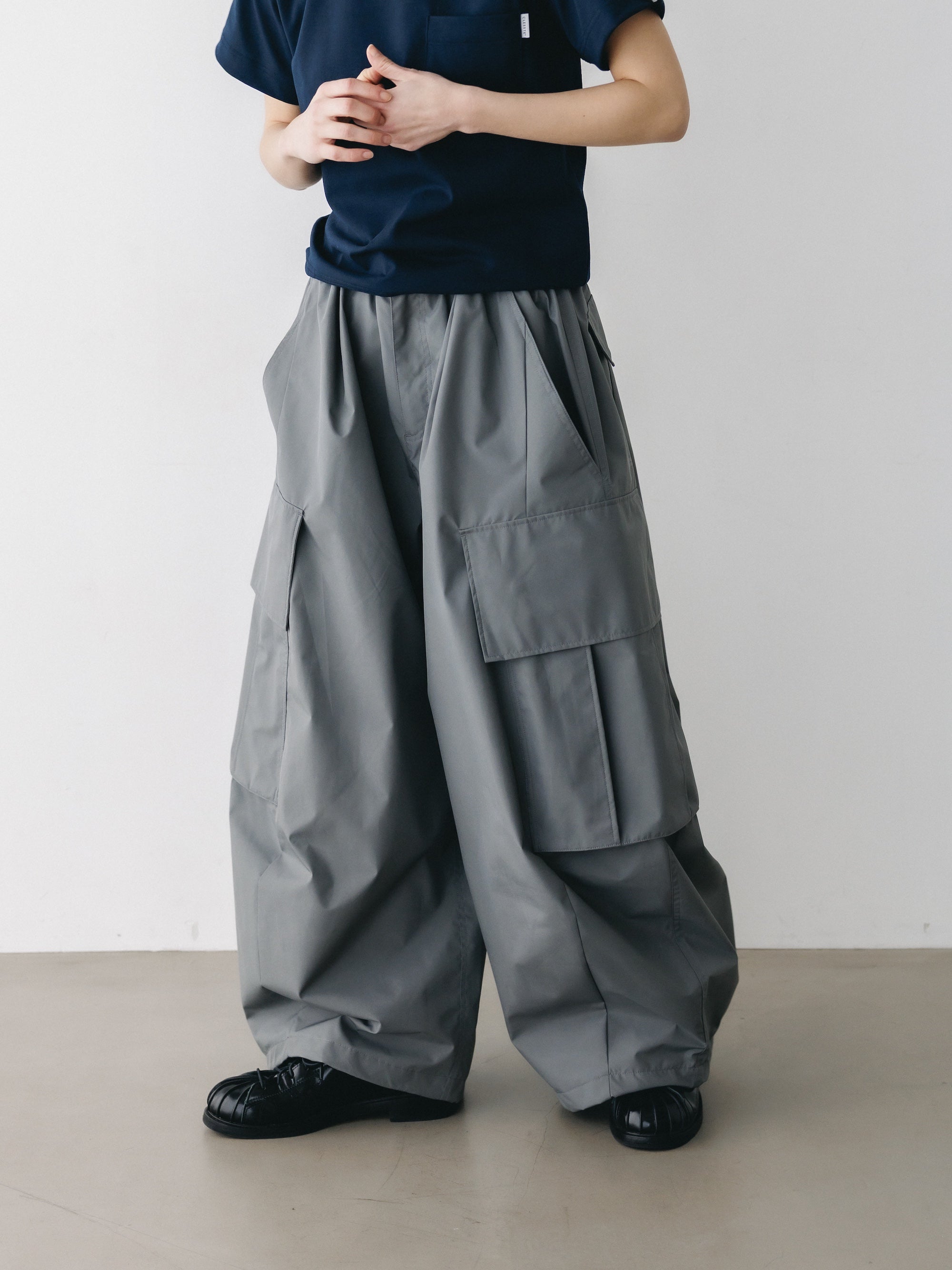 +phenix WINDSTOPPER® by GORE-TEX LABS CITY MEGA POCKET BALLOON CARGO PANTS (CHARCOAL GRAY)