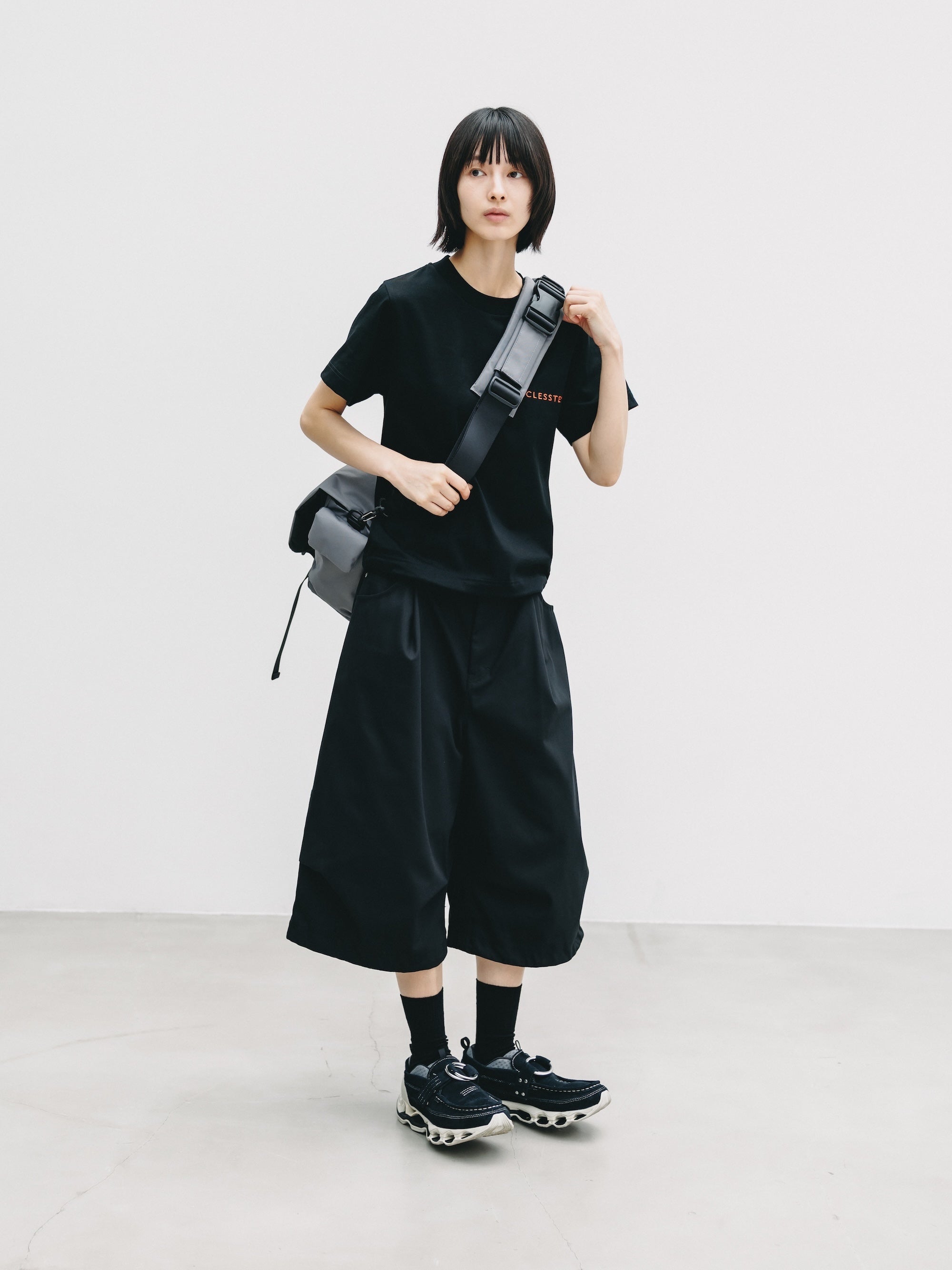 【6.13 SAT 20:00- IN STOCK】JOURNEY CROSS MESSENGER BAG (GRAY)