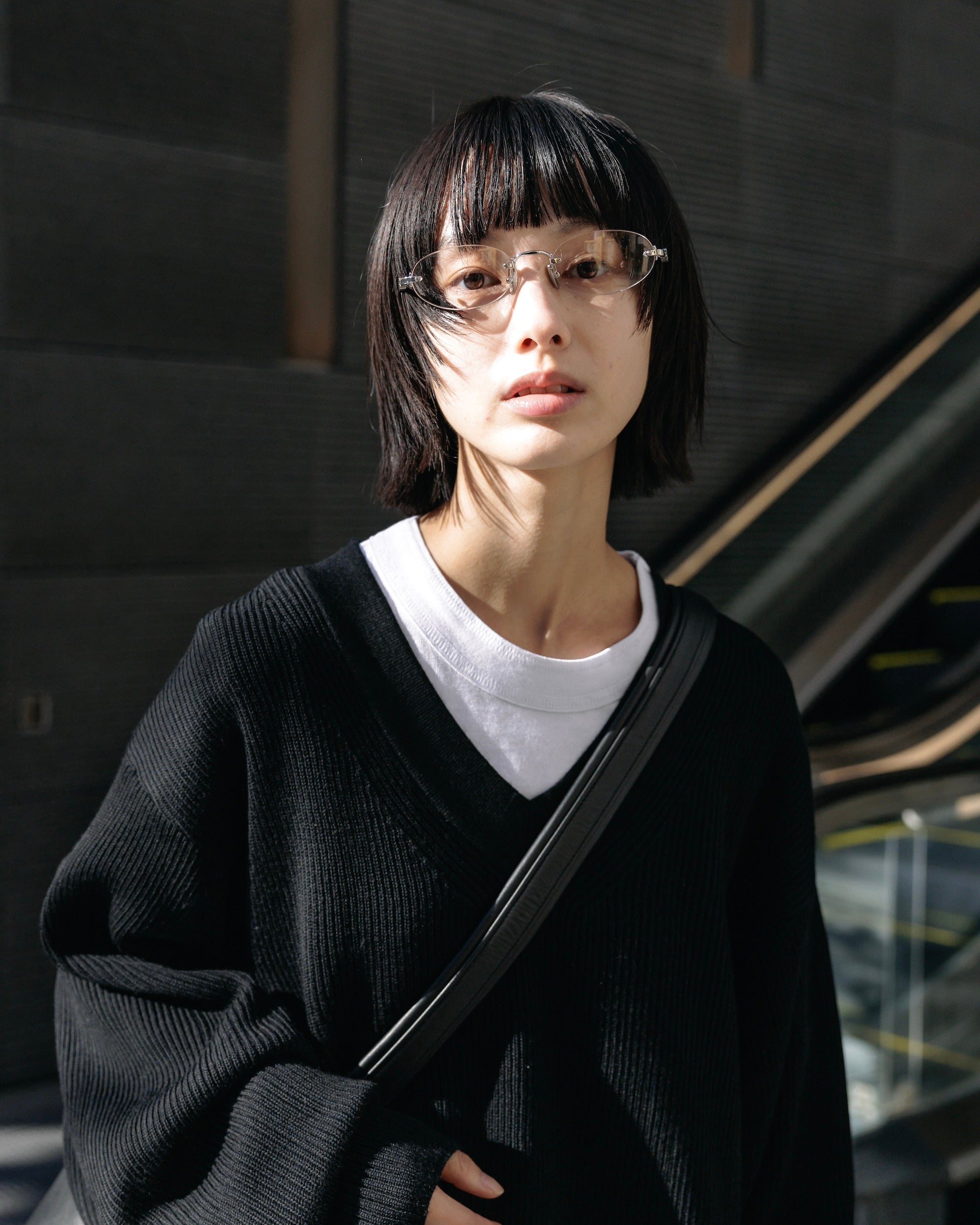 FINE WOOL V-NECK KNIT PULLOVER (BLACK)