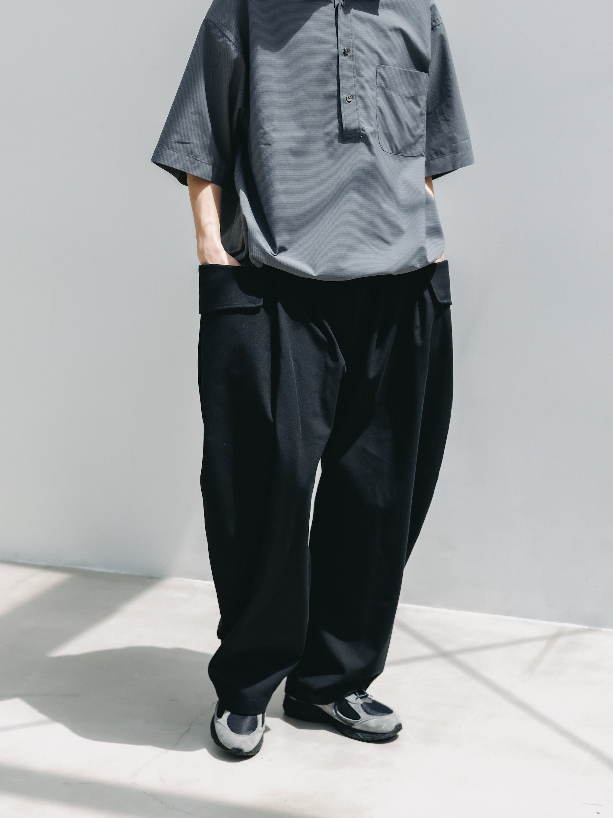 SIDE FLAP CURVE PANTS (BLACK)