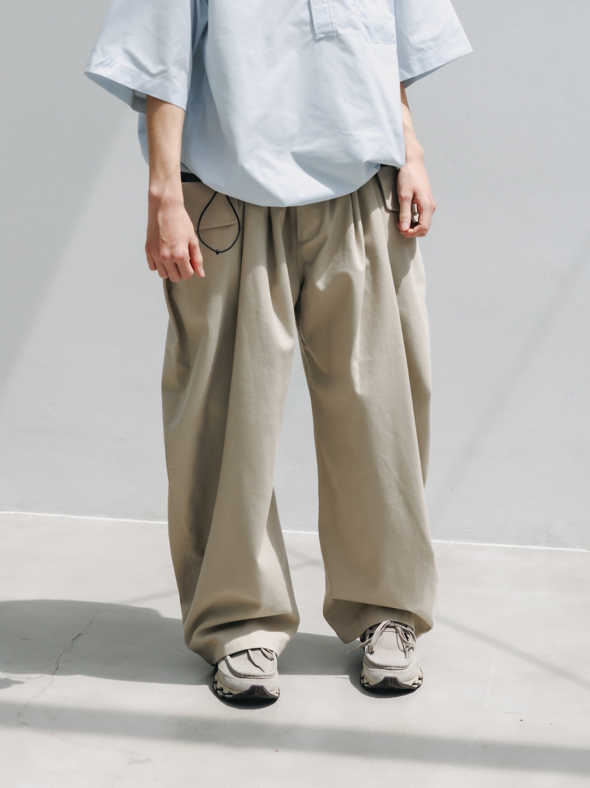 SIDE FLAP CURVE PANTS (BEIGE)