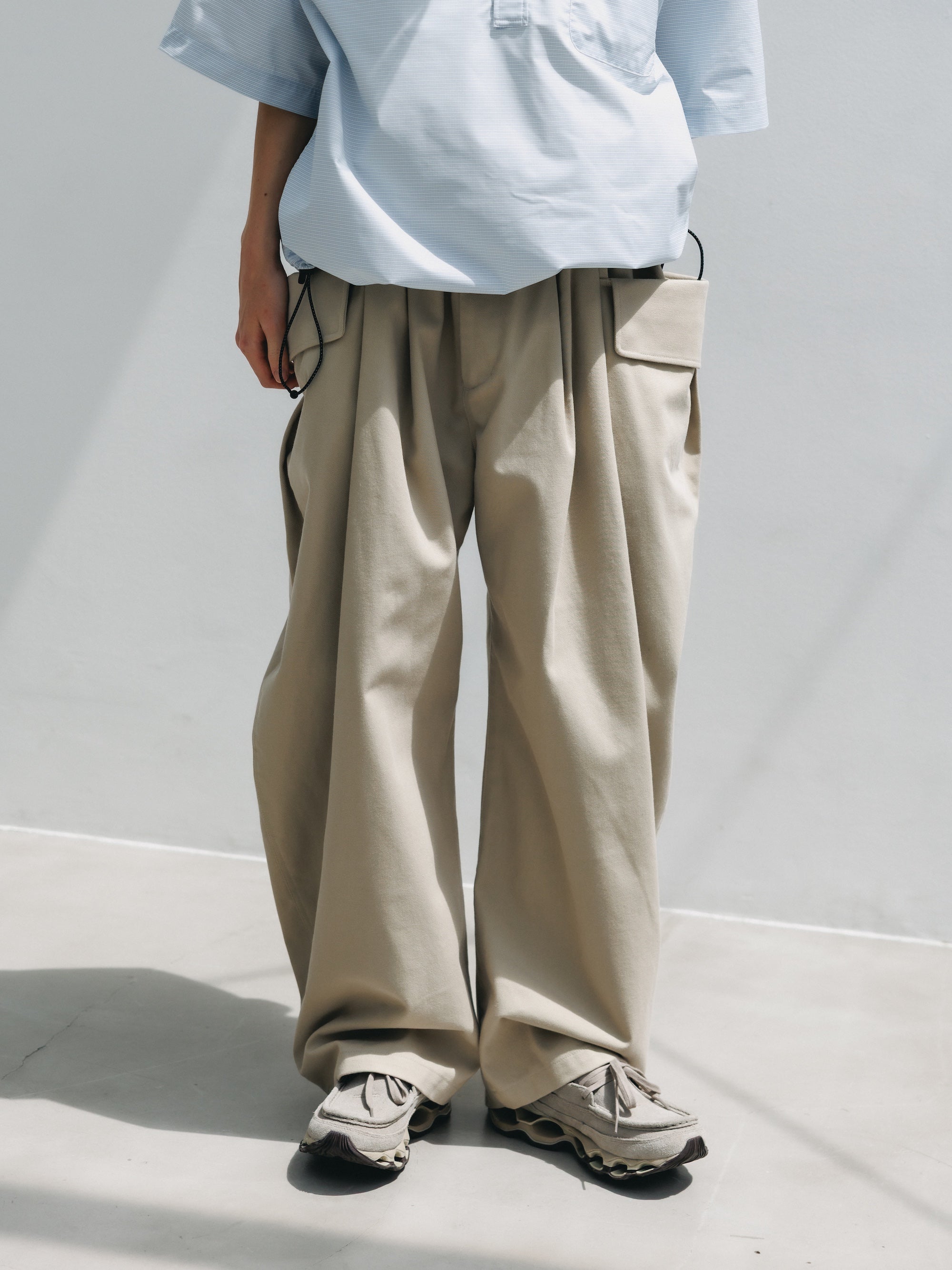 SIDE FLAP CURVE PANTS (BEIGE)