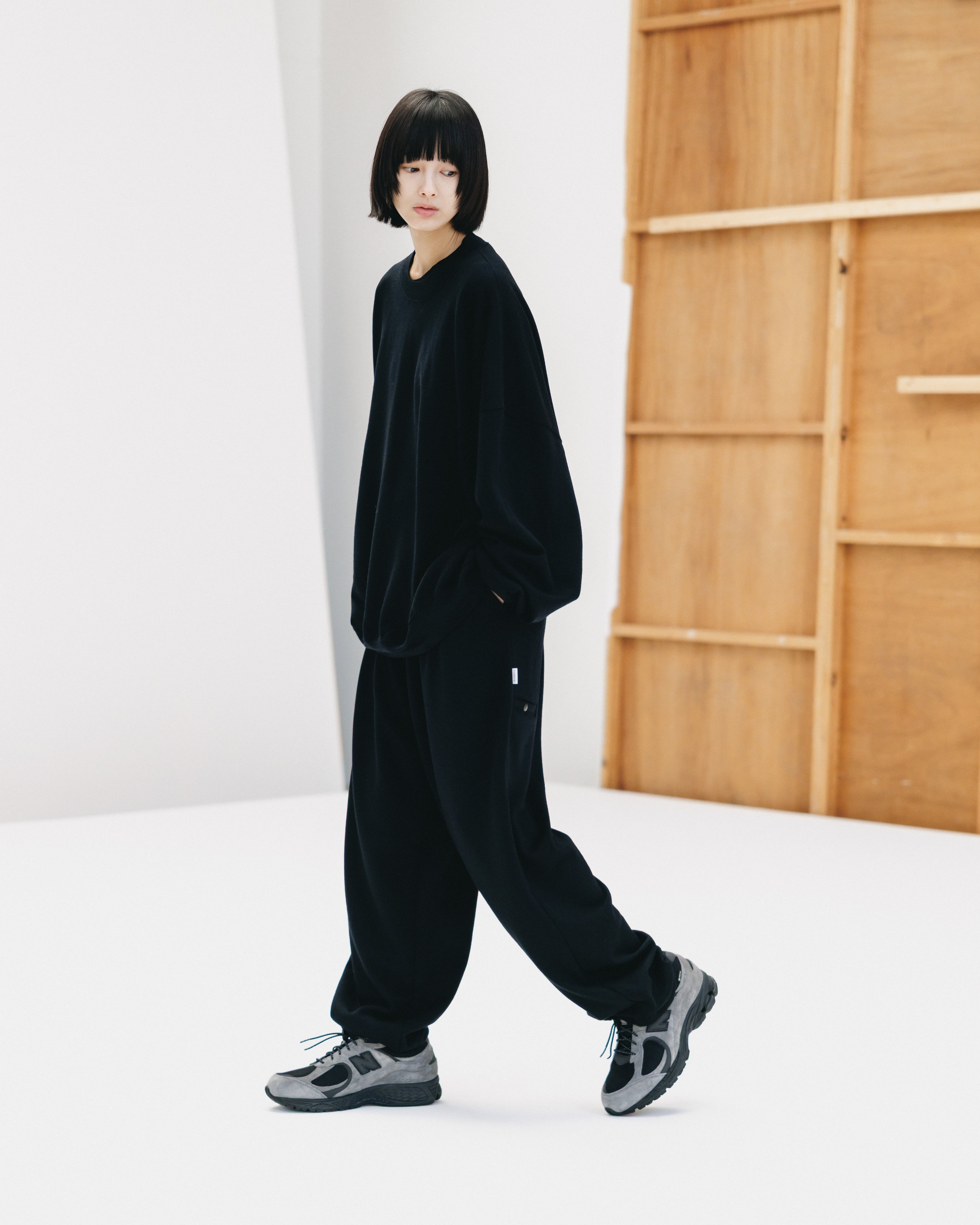 WOOL SWEATSHIRT (BLACK)