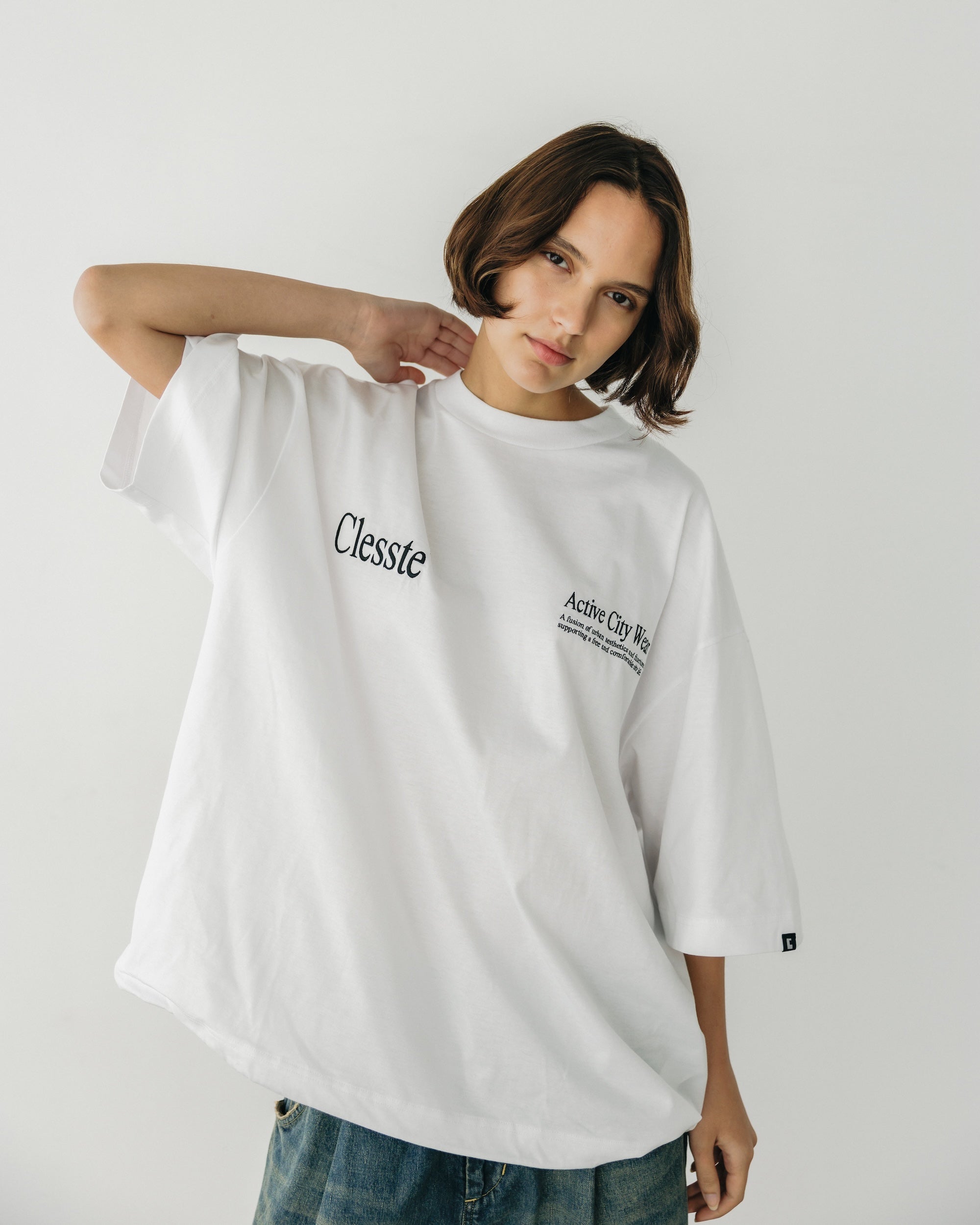 【8.23 SAT 20:00- IN STOCK】ENBROIDERY MASSIVE T-SHIRT WITH DRAWSTRINGS (WHITE)