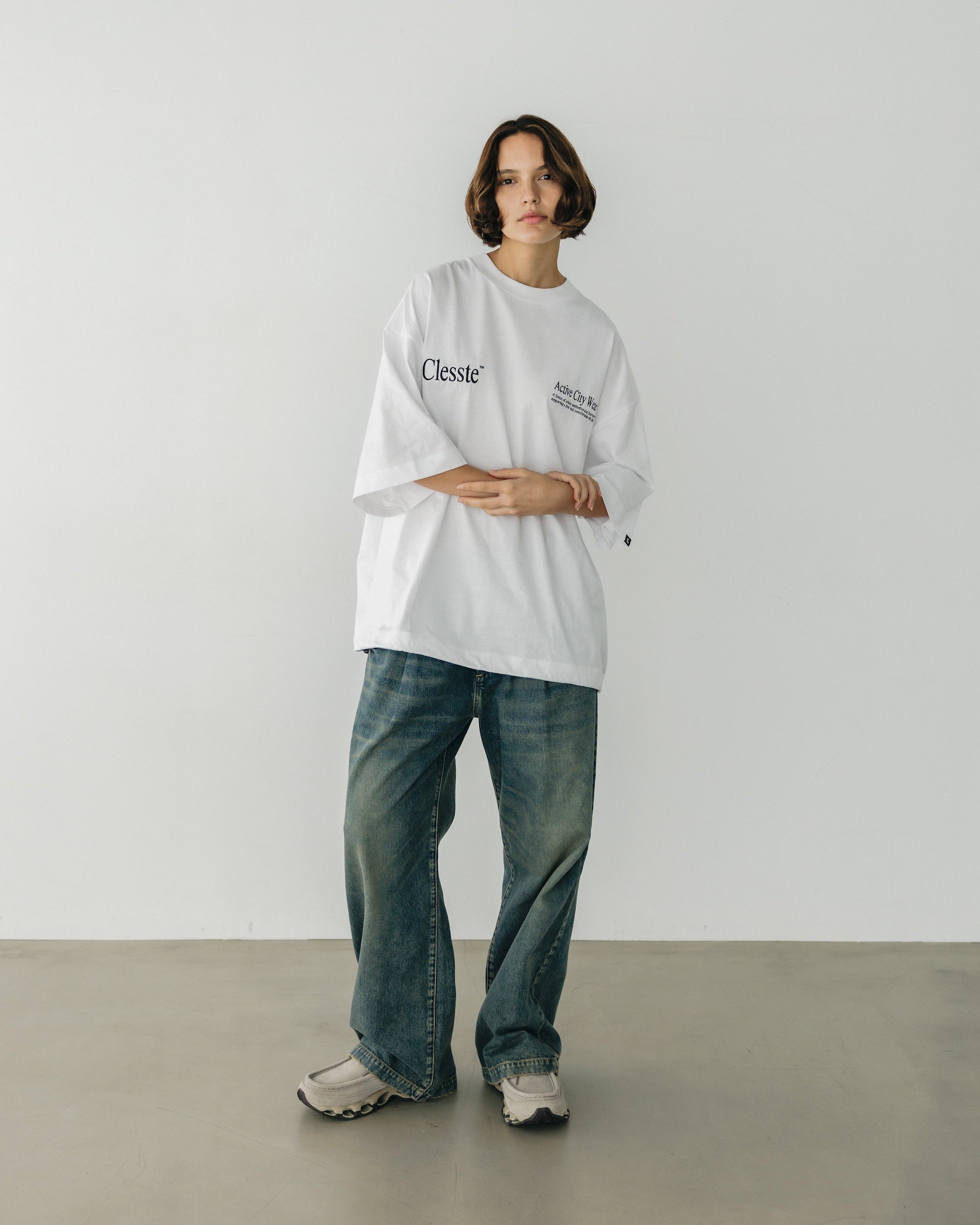 【8.23 SAT 20:00- IN STOCK】ENBROIDERY MASSIVE T-SHIRT WITH DRAWSTRINGS (WHITE)