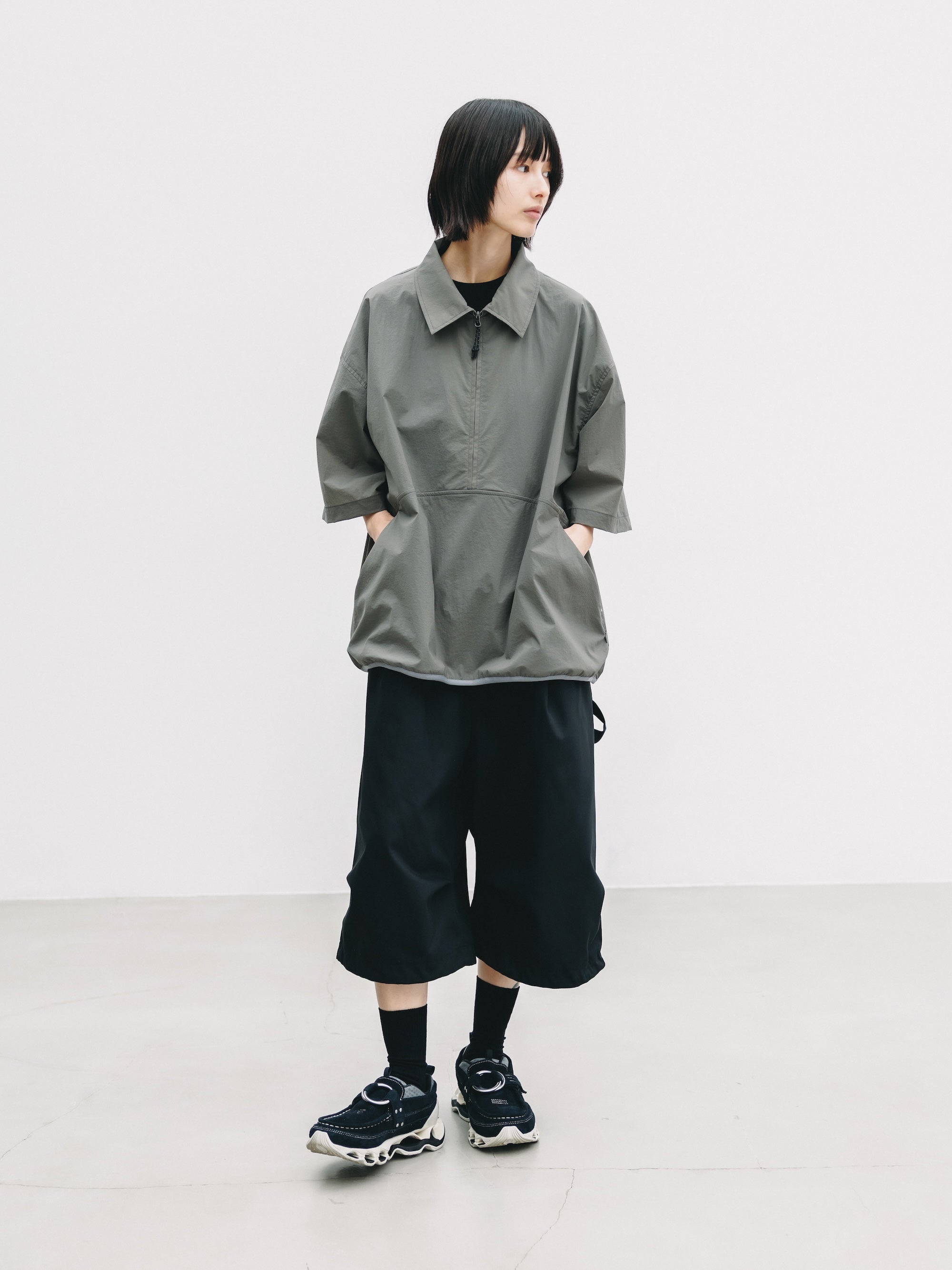 【6.20 SAT 20:00- IN STOCK】HALF ZIP TRAIL S/S SHIRT (CARBON GRAY)