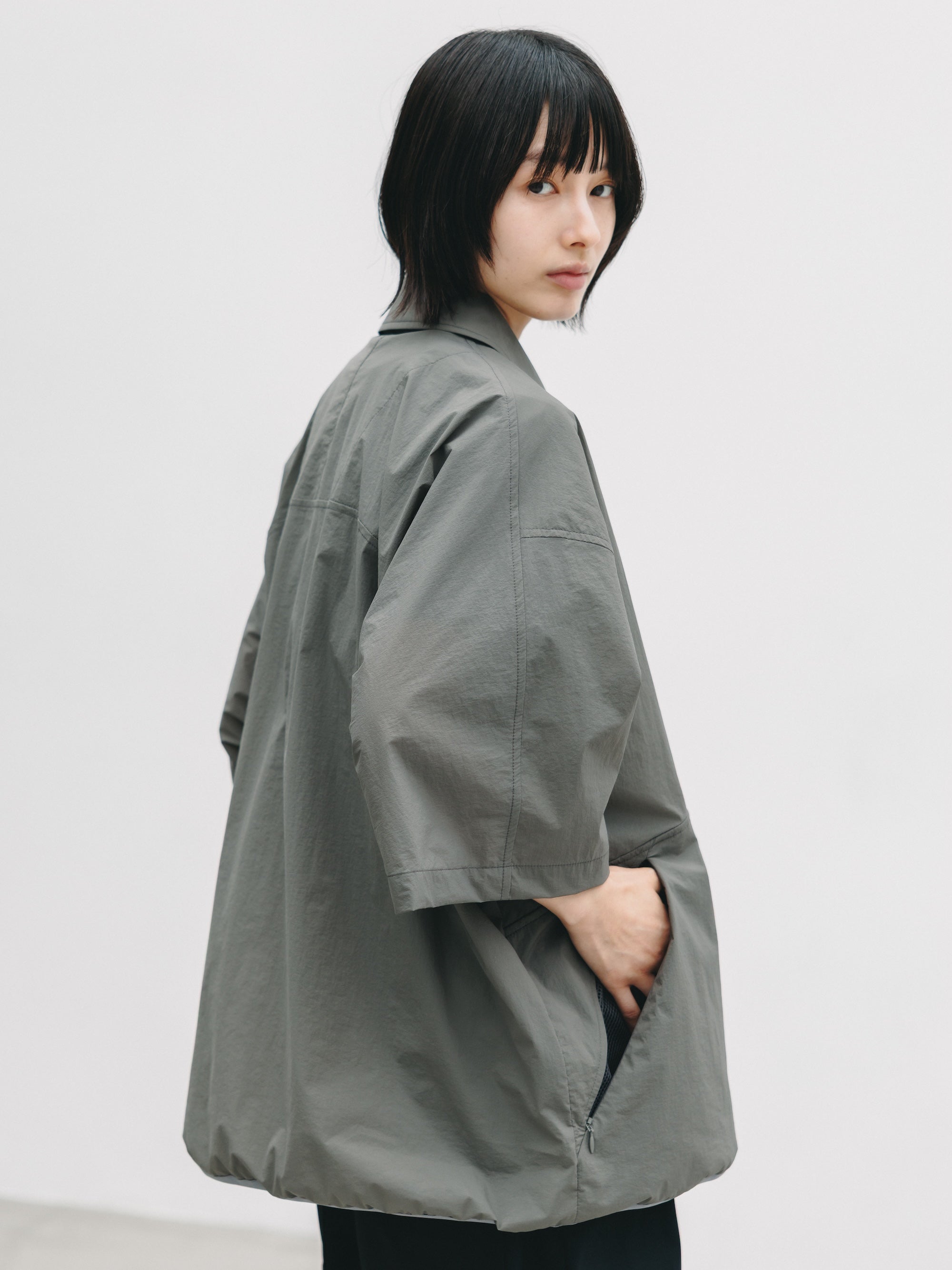 【6.20 SAT 20:00- IN STOCK】HALF ZIP TRAIL S/S SHIRT (CARBON GRAY)