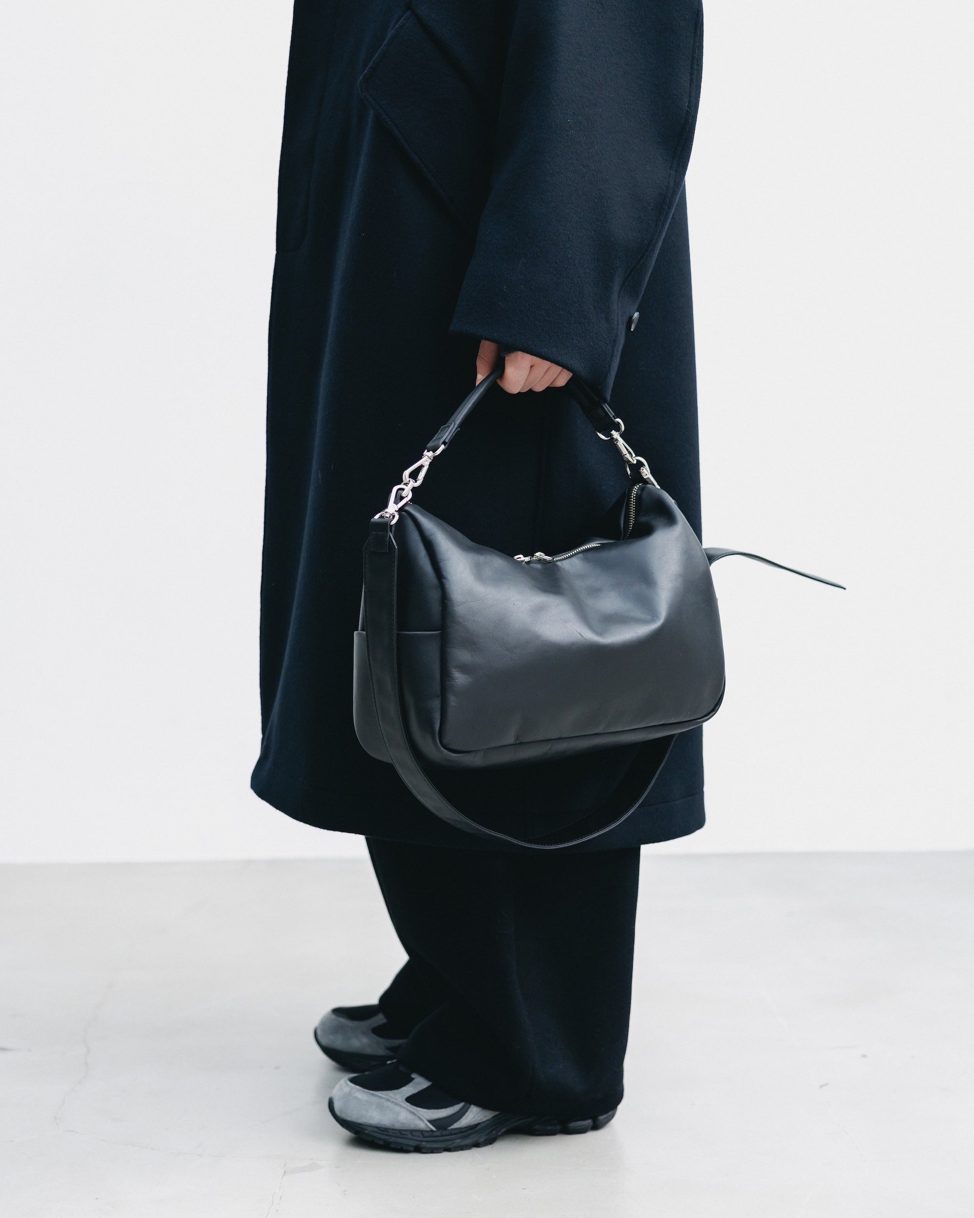 【即完品番】LEATHER DAYOFF BAG 1.17 SAT 20:00- IN STOCK】LEATHER DAYOFF BAG (BLACK)