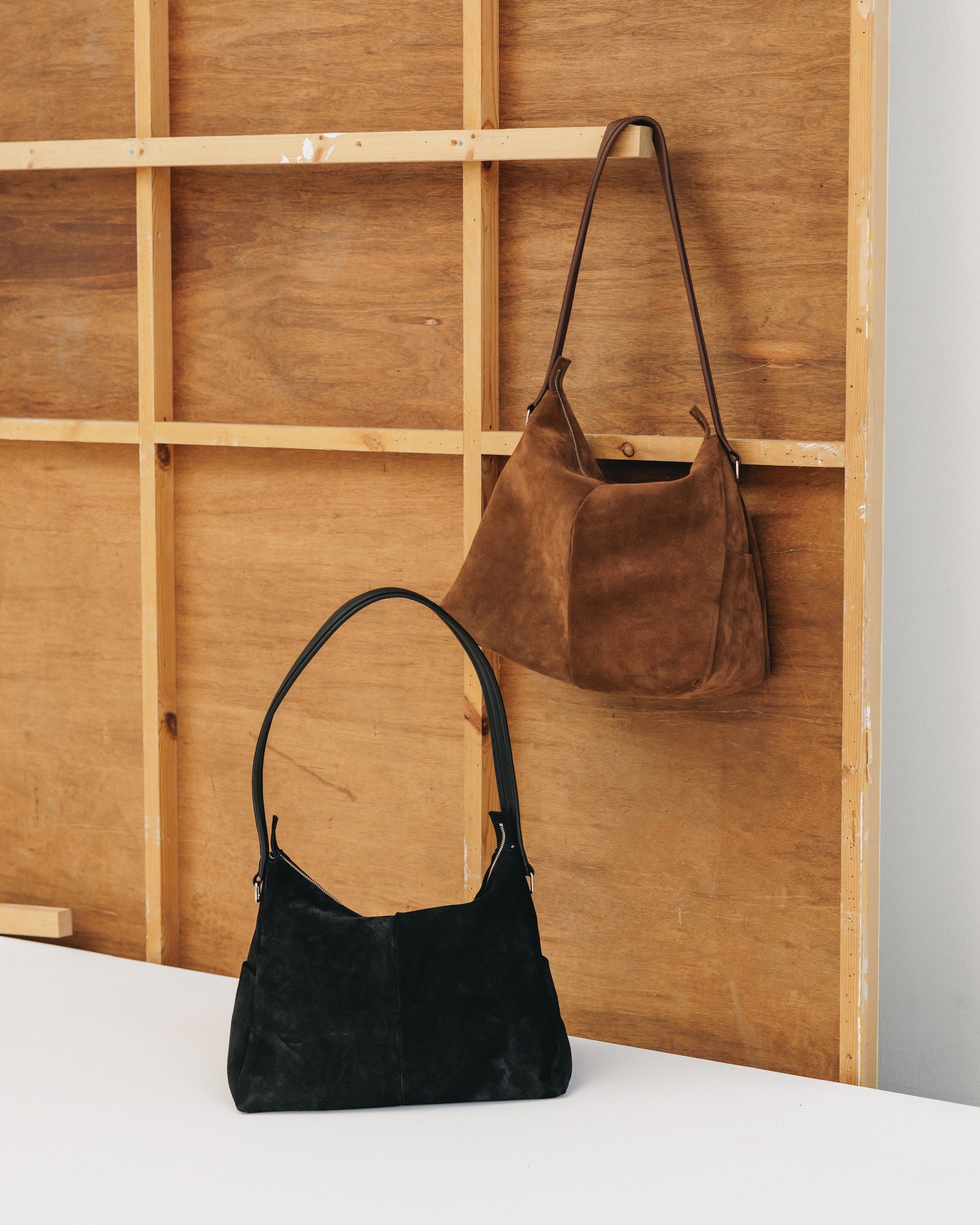 SUEDE NOMAD BAG (BLACK)