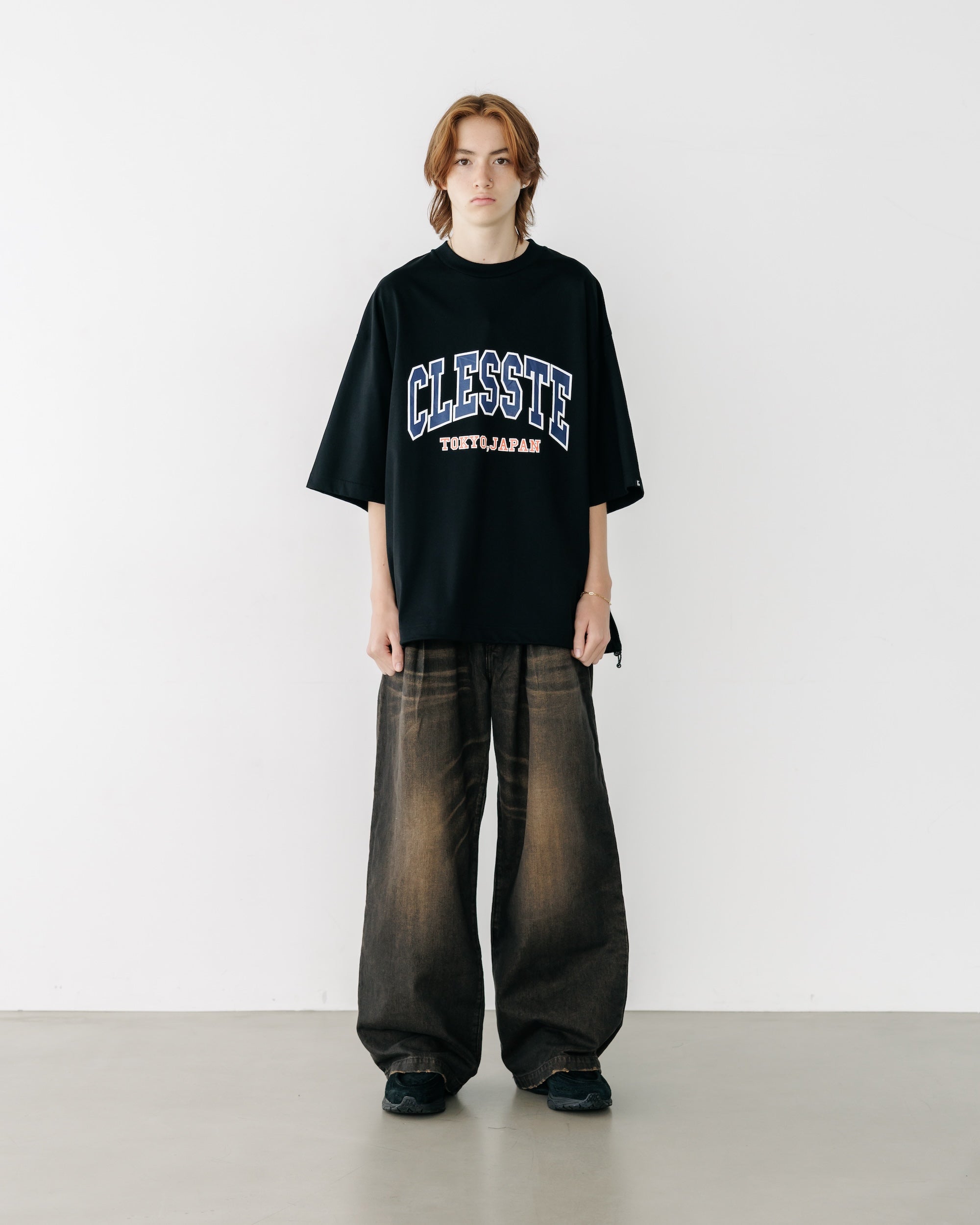 COLLEGE LOGO PRINT MASSIVE T-SHIRT WITH DRAWSTRINGS (BLACK)