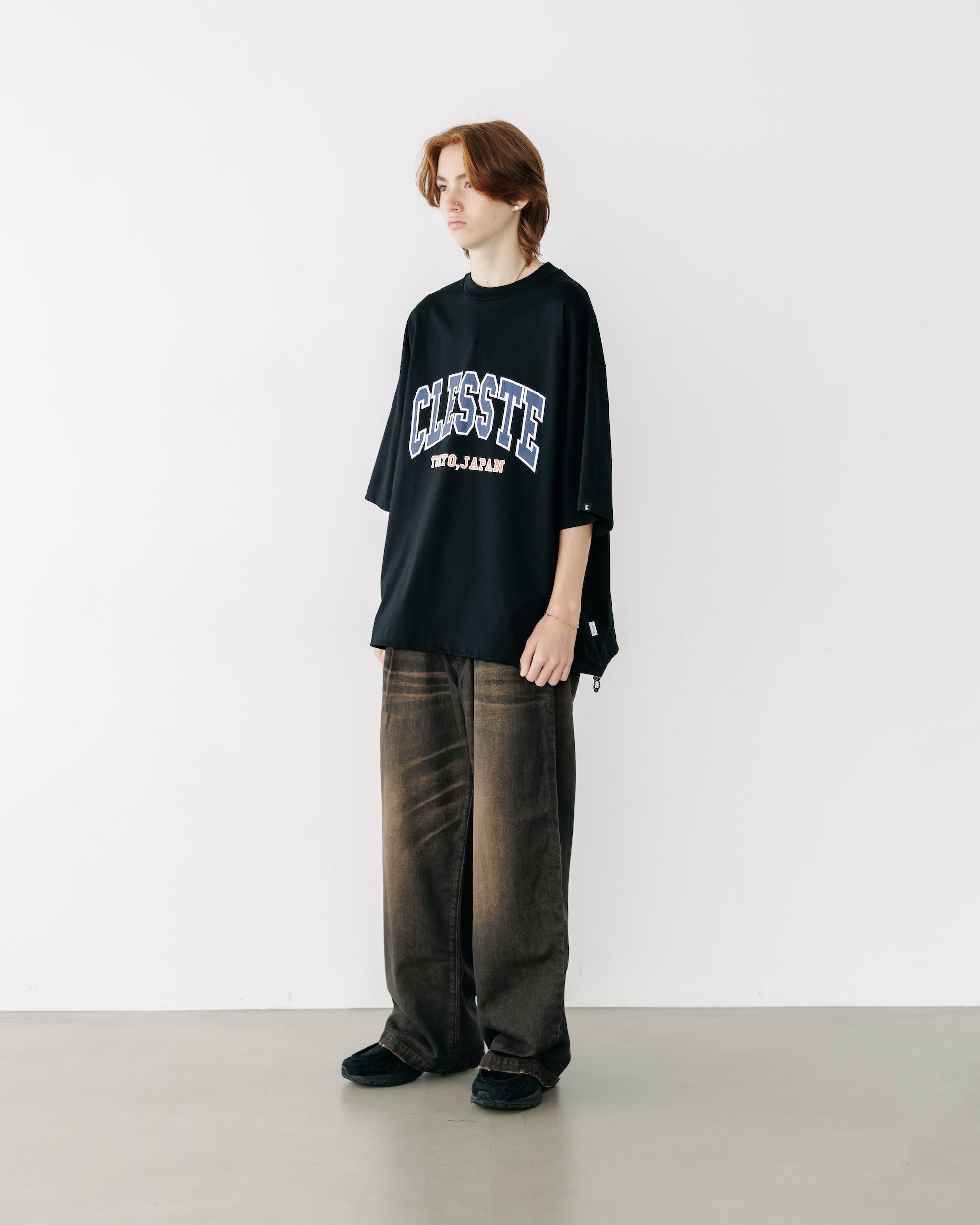 COLLEGE LOGO PRINT MASSIVE T-SHIRT WITH DRAWSTRINGS (BLACK)