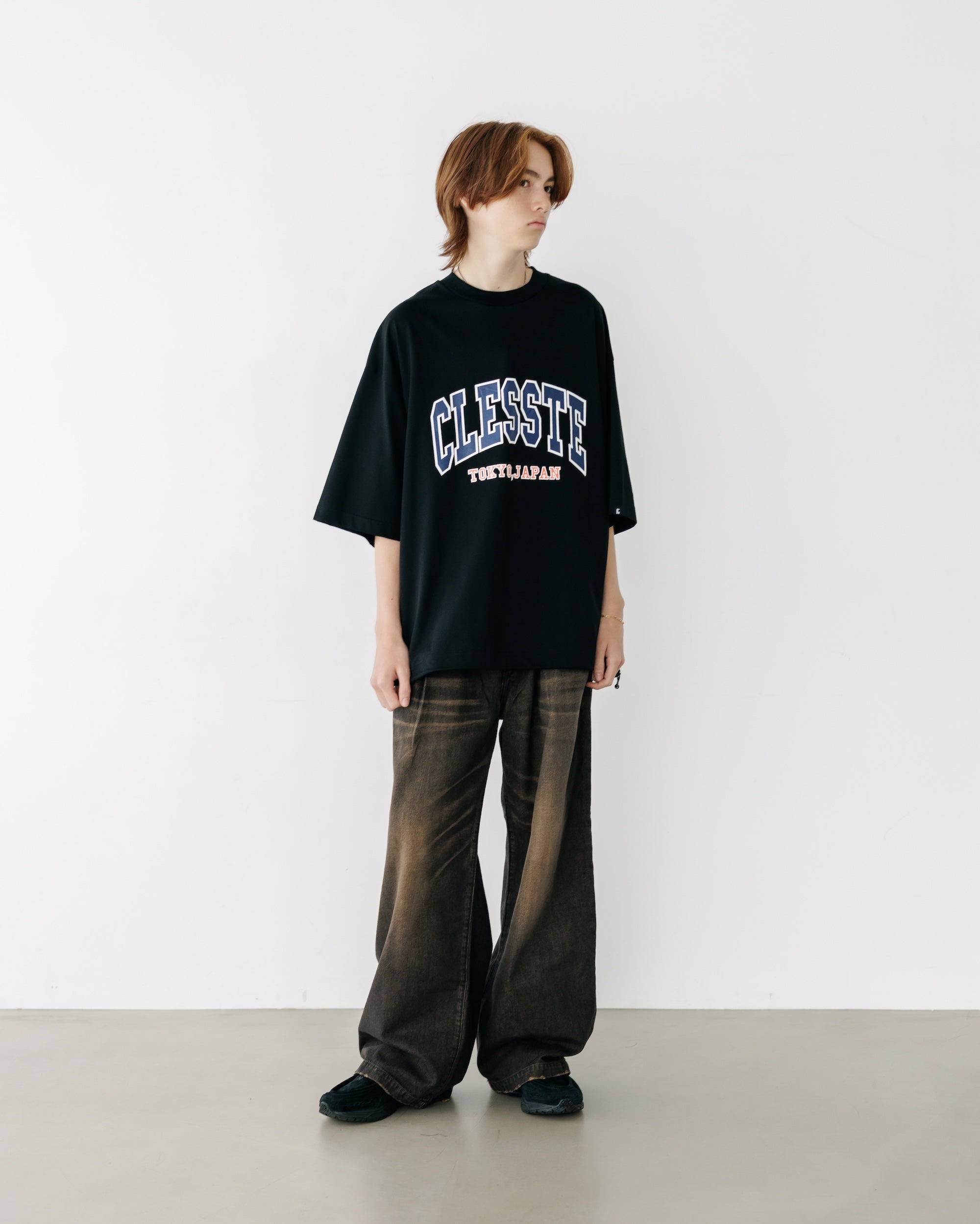 COLLEGE LOGO PRINT MASSIVE T-SHIRT WITH DRAWSTRINGS (BLACK)