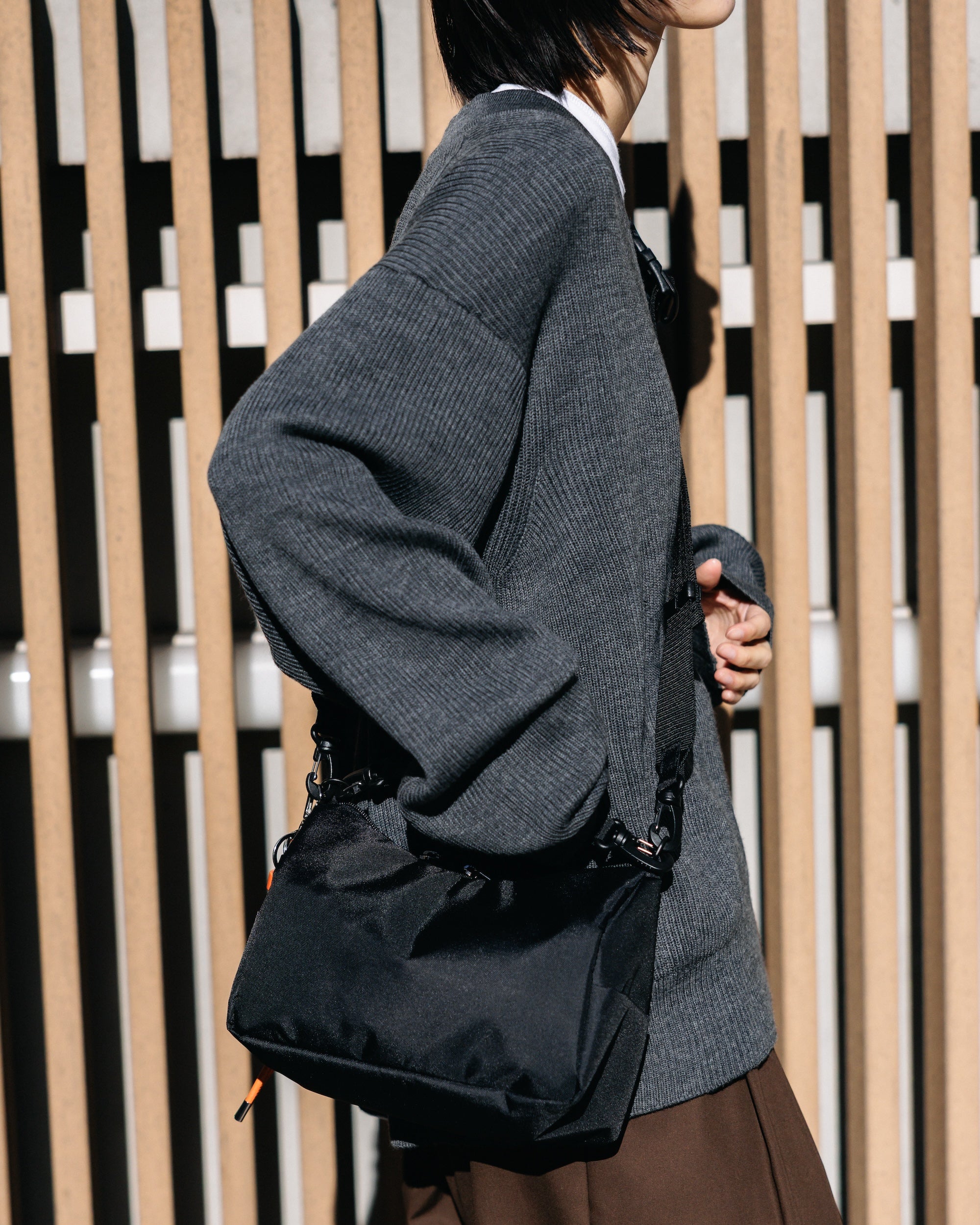 【即完アイテム】LEATHER DAYOFF BAG MINI 即完アイテム】LEATHER DAYOFF BAG MINI Off-White（トートバッグ）の