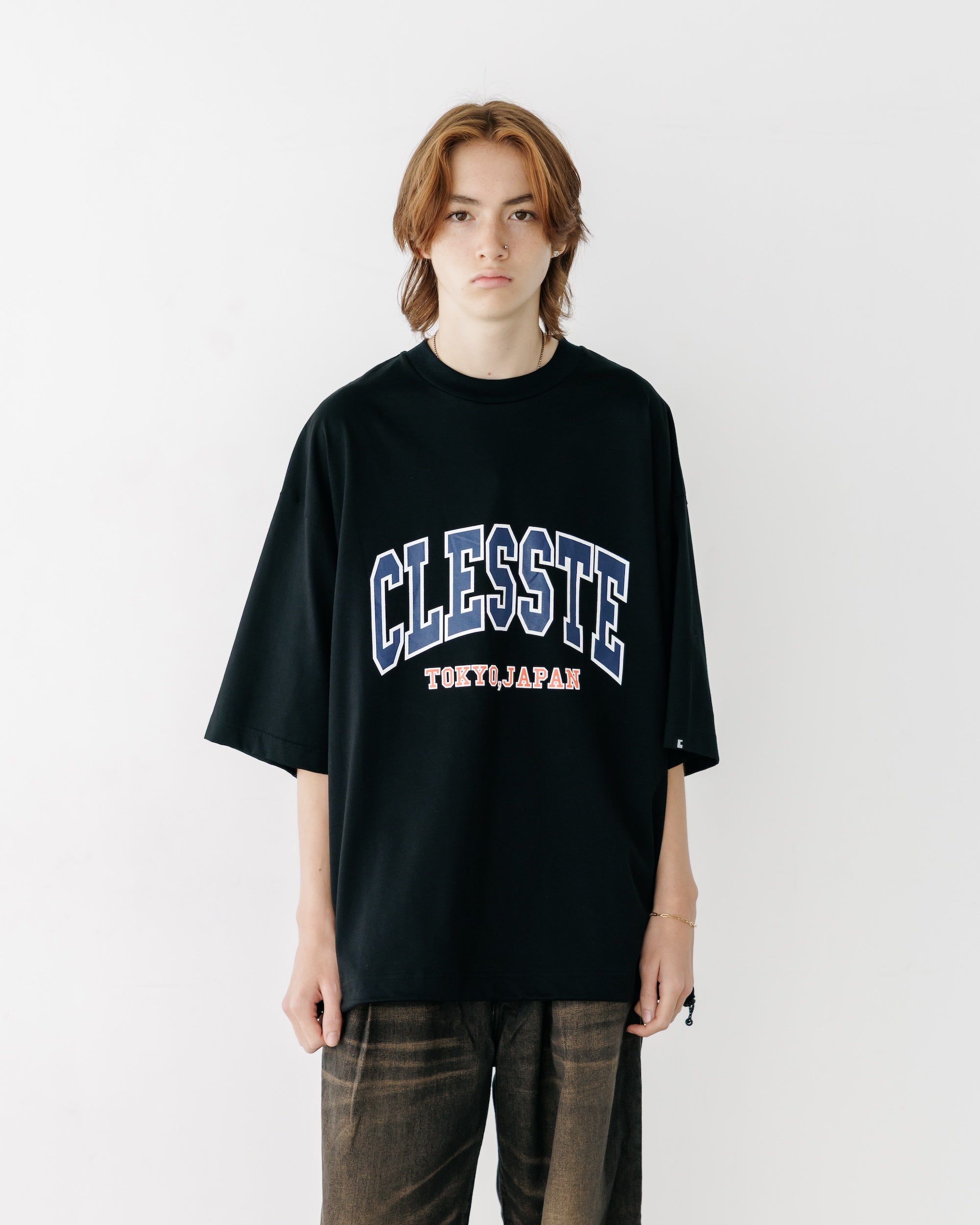 COLLEGE LOGO PRINT MASSIVE T-SHIRT WITH DRAWSTRINGS (BLACK)