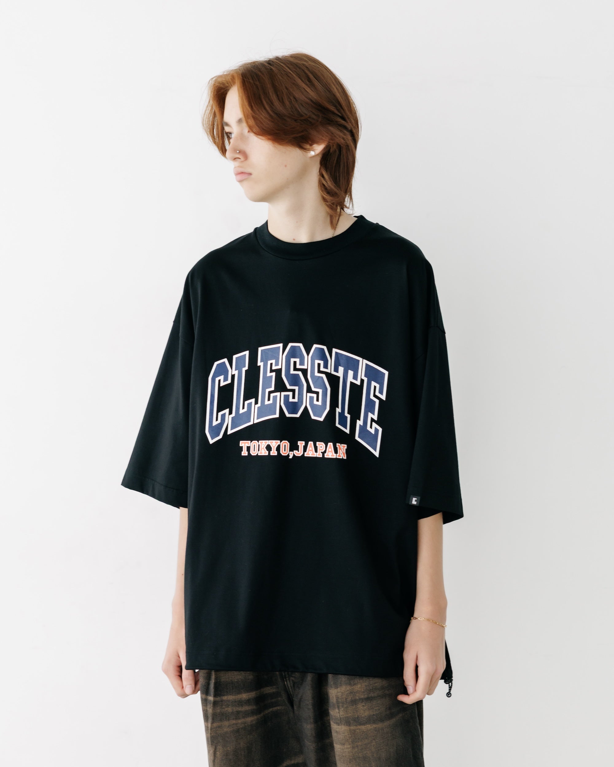 COLLEGE LOGO PRINT MASSIVE T-SHIRT WITH DRAWSTRINGS (BLACK)