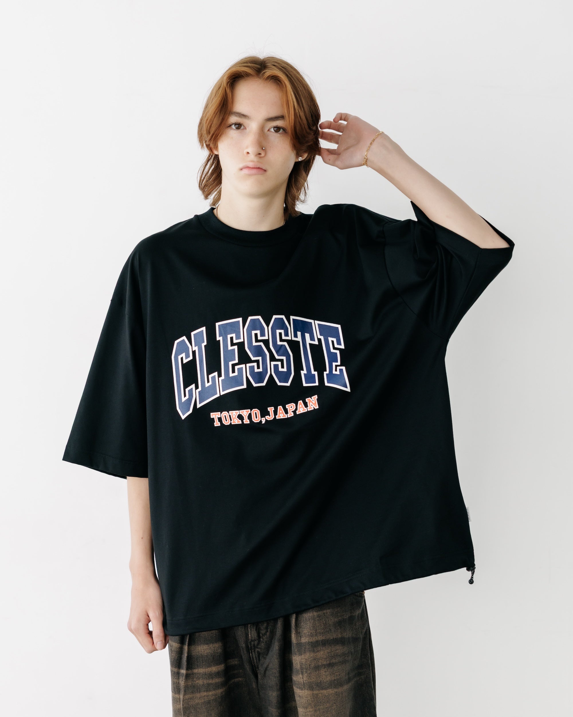 COLLEGE LOGO PRINT MASSIVE T-SHIRT WITH DRAWSTRINGS (BLACK)