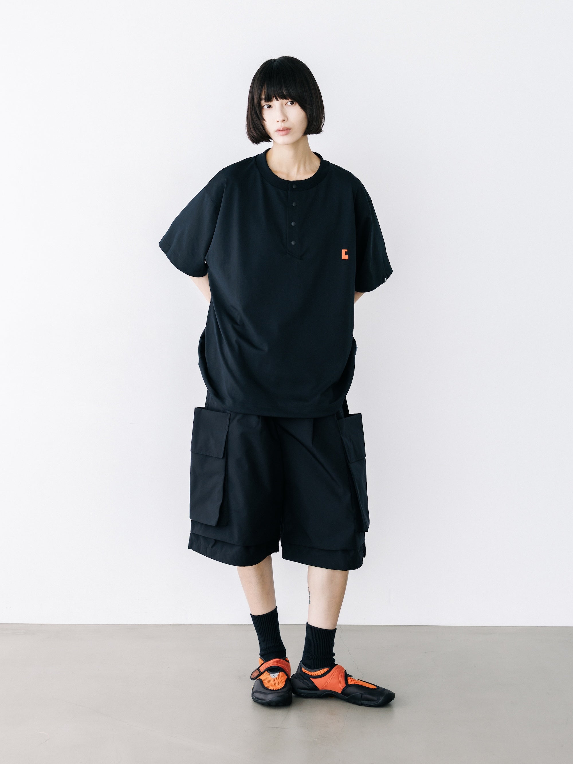 【8.26 WED 20:00- IN STOCK】“C” TECH HENLEY NECK S/S T-SHIRT WITH DRAWSTRINGS (BLACK)