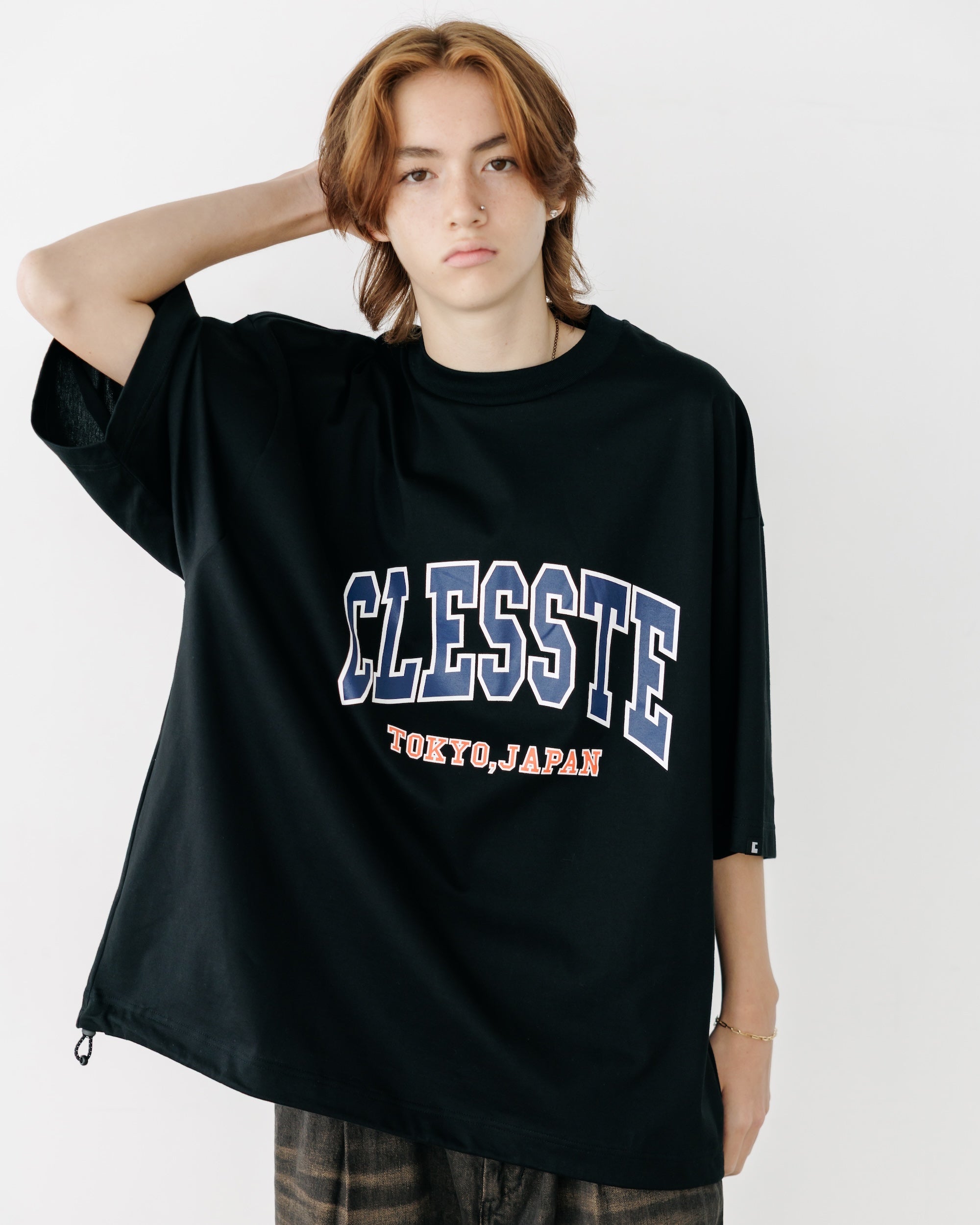 COLLEGE LOGO PRINT MASSIVE T-SHIRT WITH DRAWSTRINGS (BLACK)