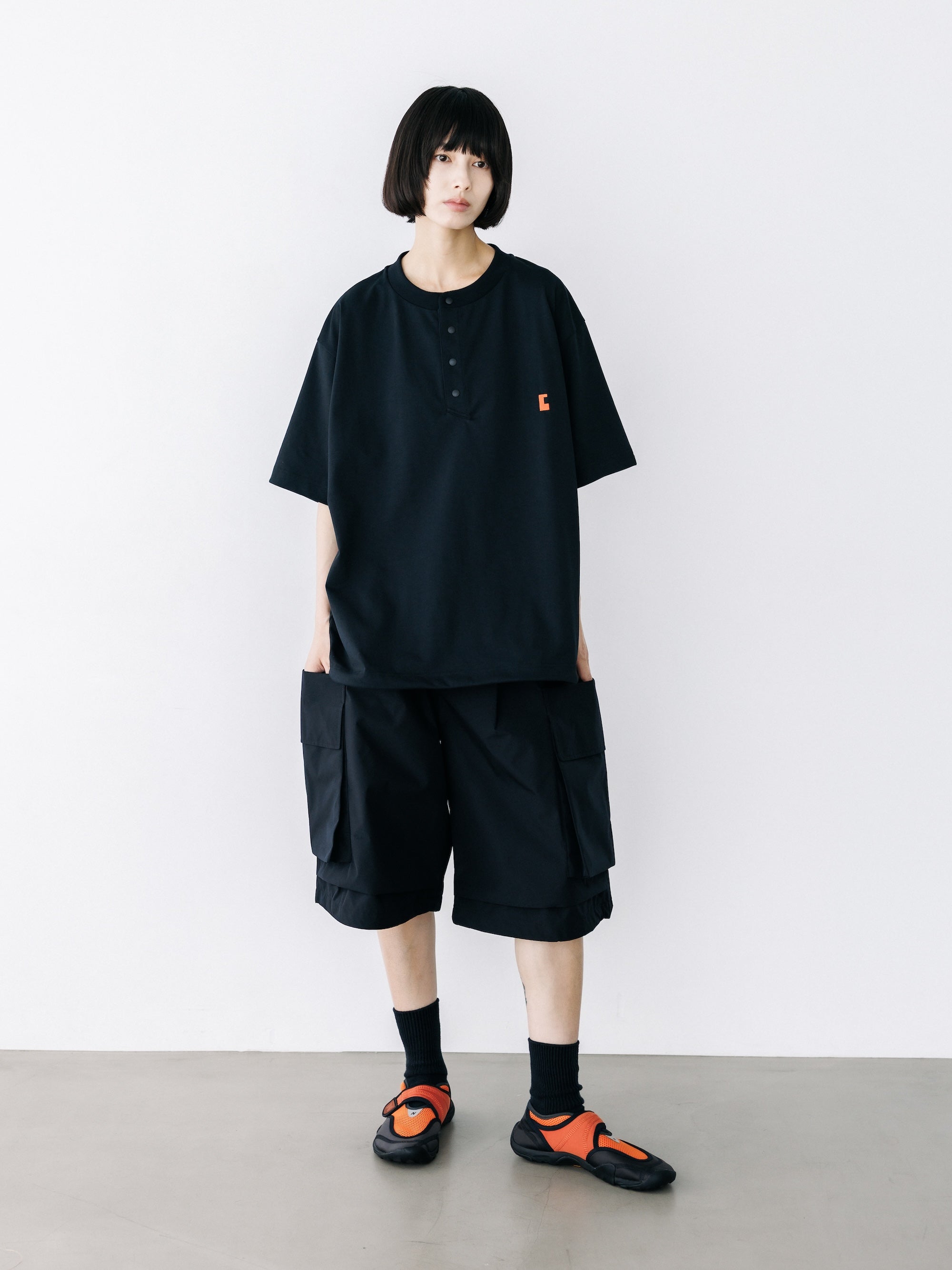【8.26 WED 20:00- IN STOCK】“C” TECH HENLEY NECK S/S T-SHIRT WITH DRAWSTRINGS (BLACK)